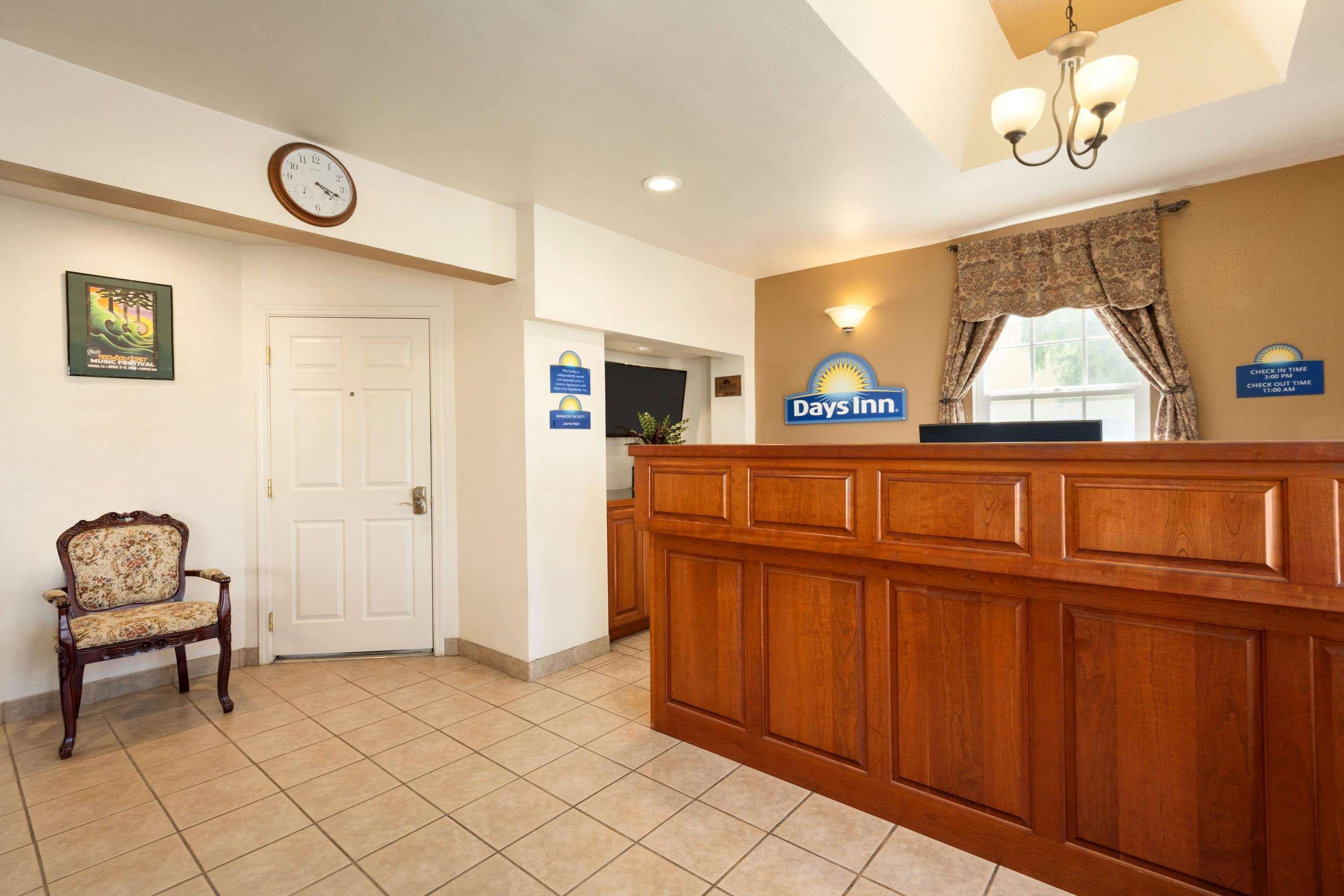 Vista Lobby Days Inn by Wyndham Eureka CA
