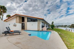 Alquiler Vacacional - Cocoa Beach House on Banana River: Walk to Ocean!