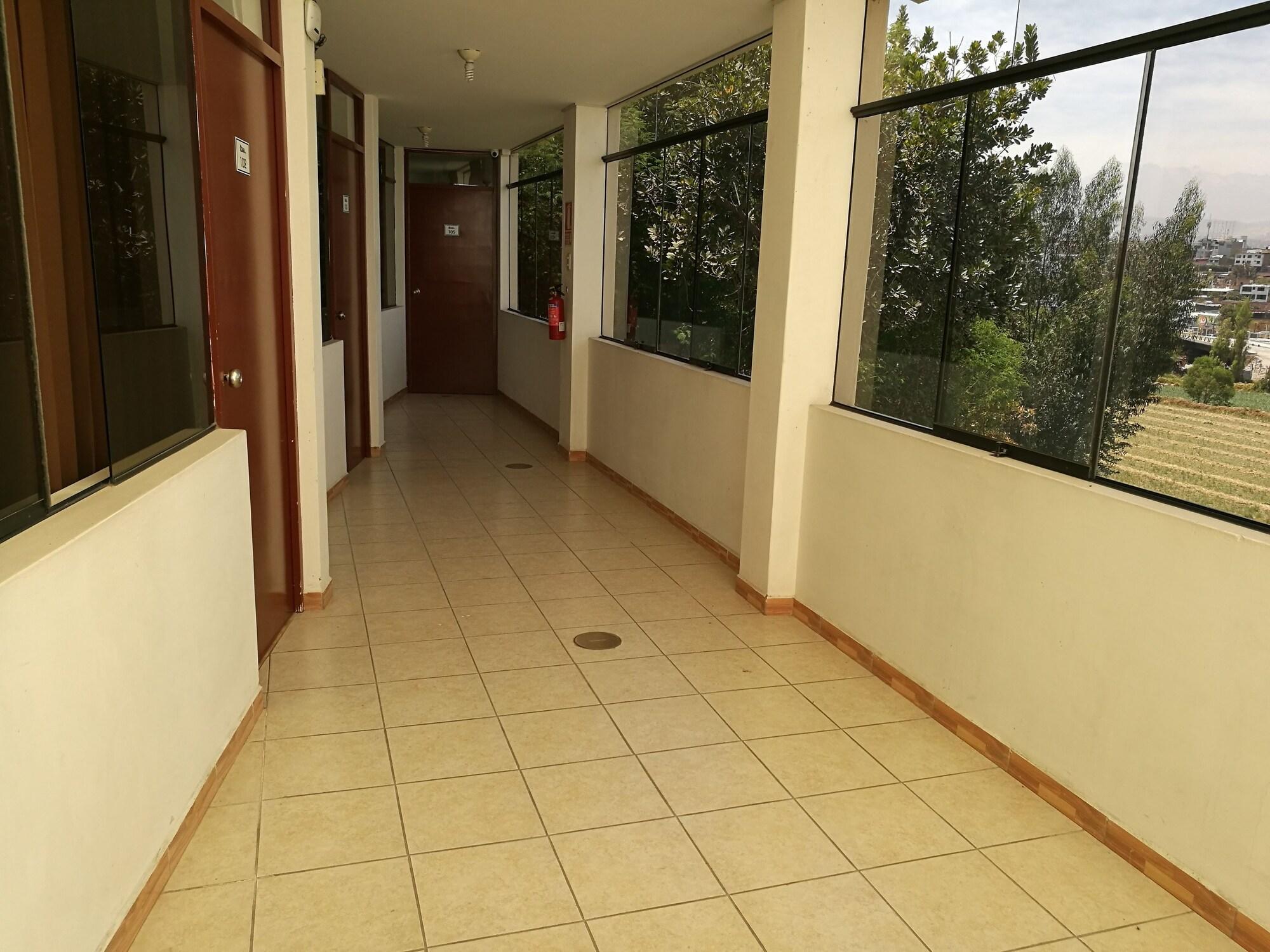 Varios Casa Mores Inn