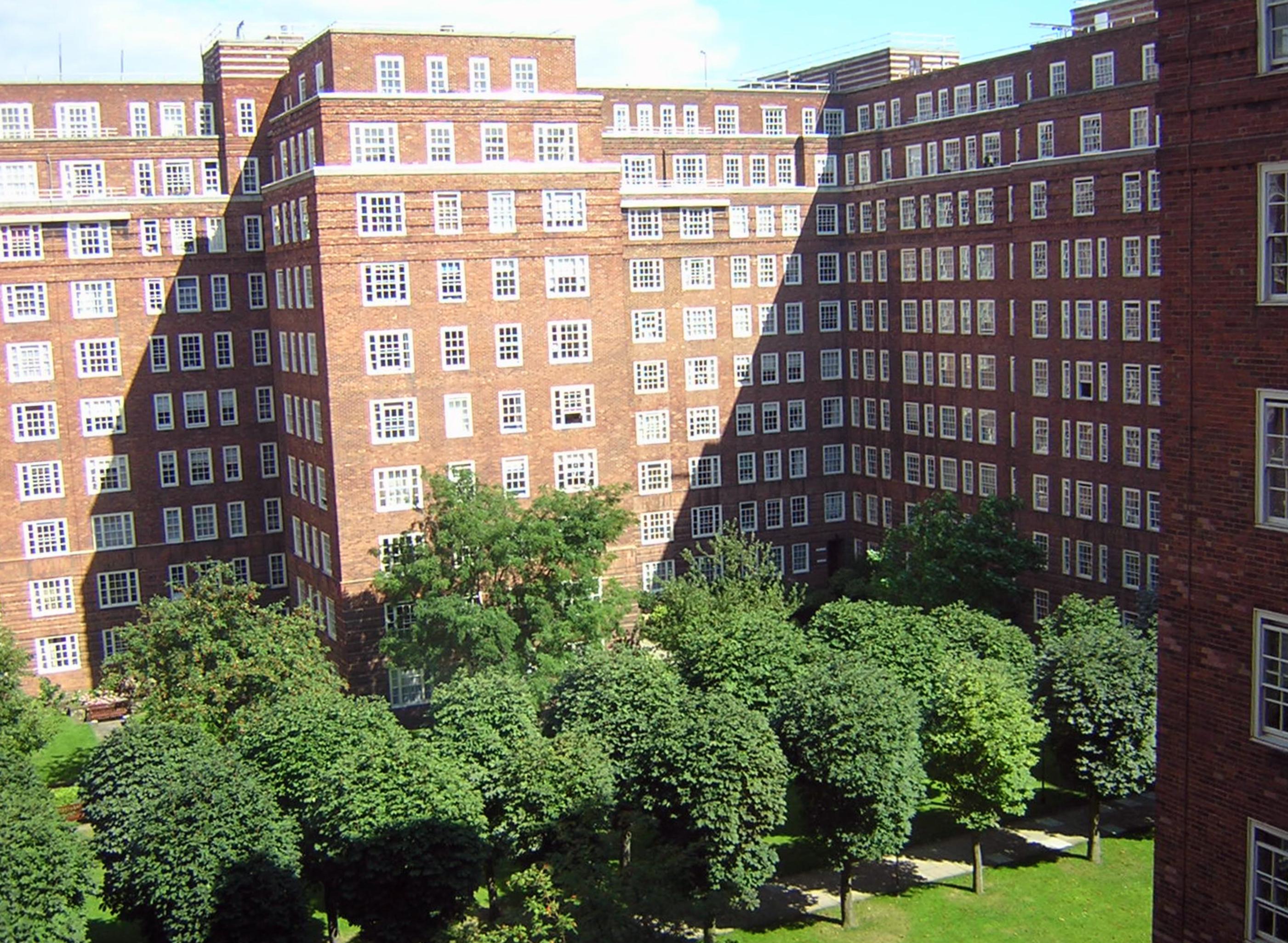 Vista Exterior Dolphin House Serviced Apartments