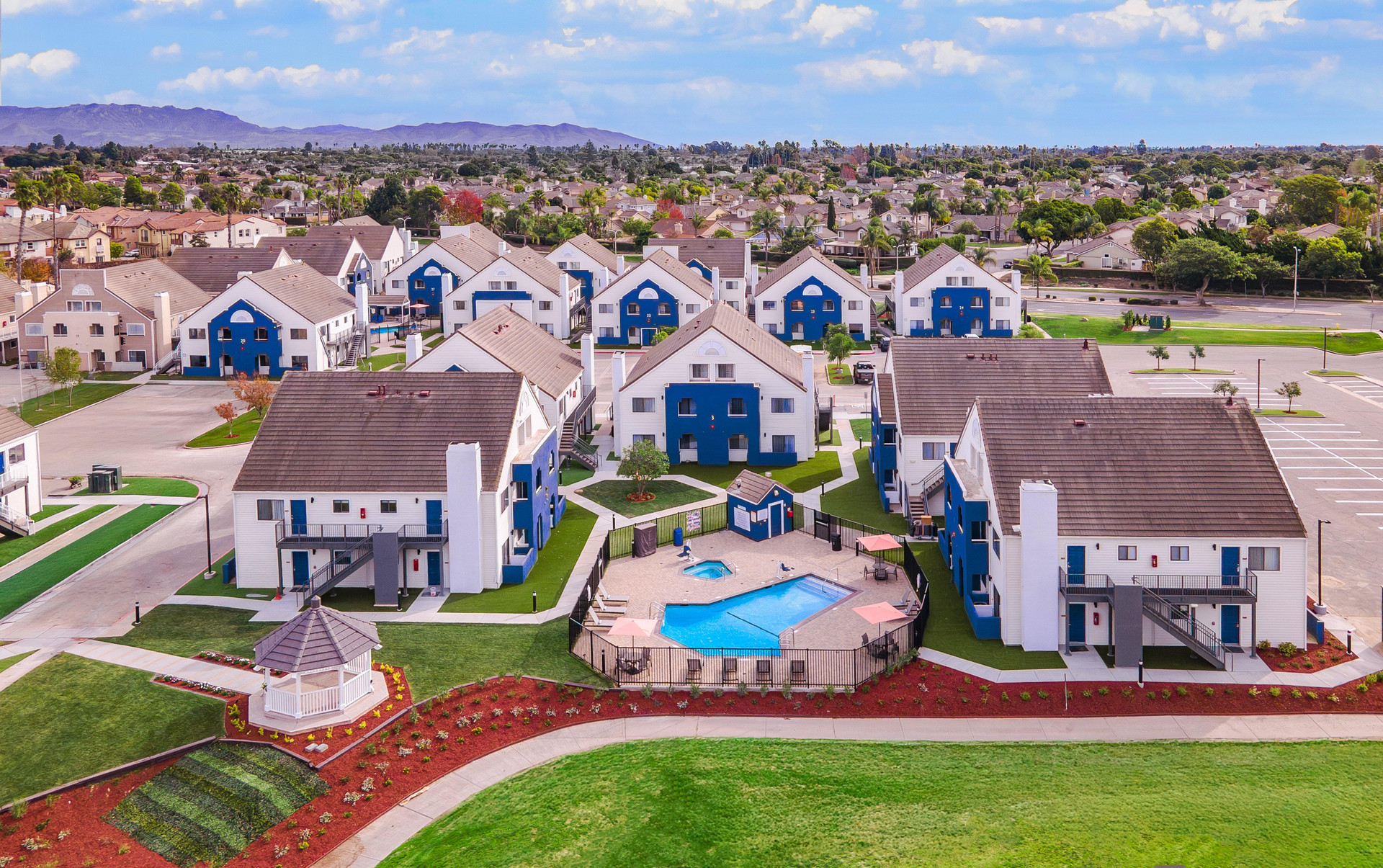 Vista Exterior Staybridge Suites Oxnard River Ridge by IHG