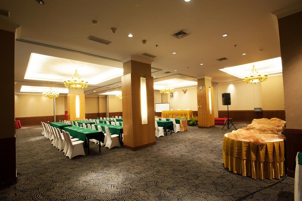 Centro de Negocios Grand Asia Hotel