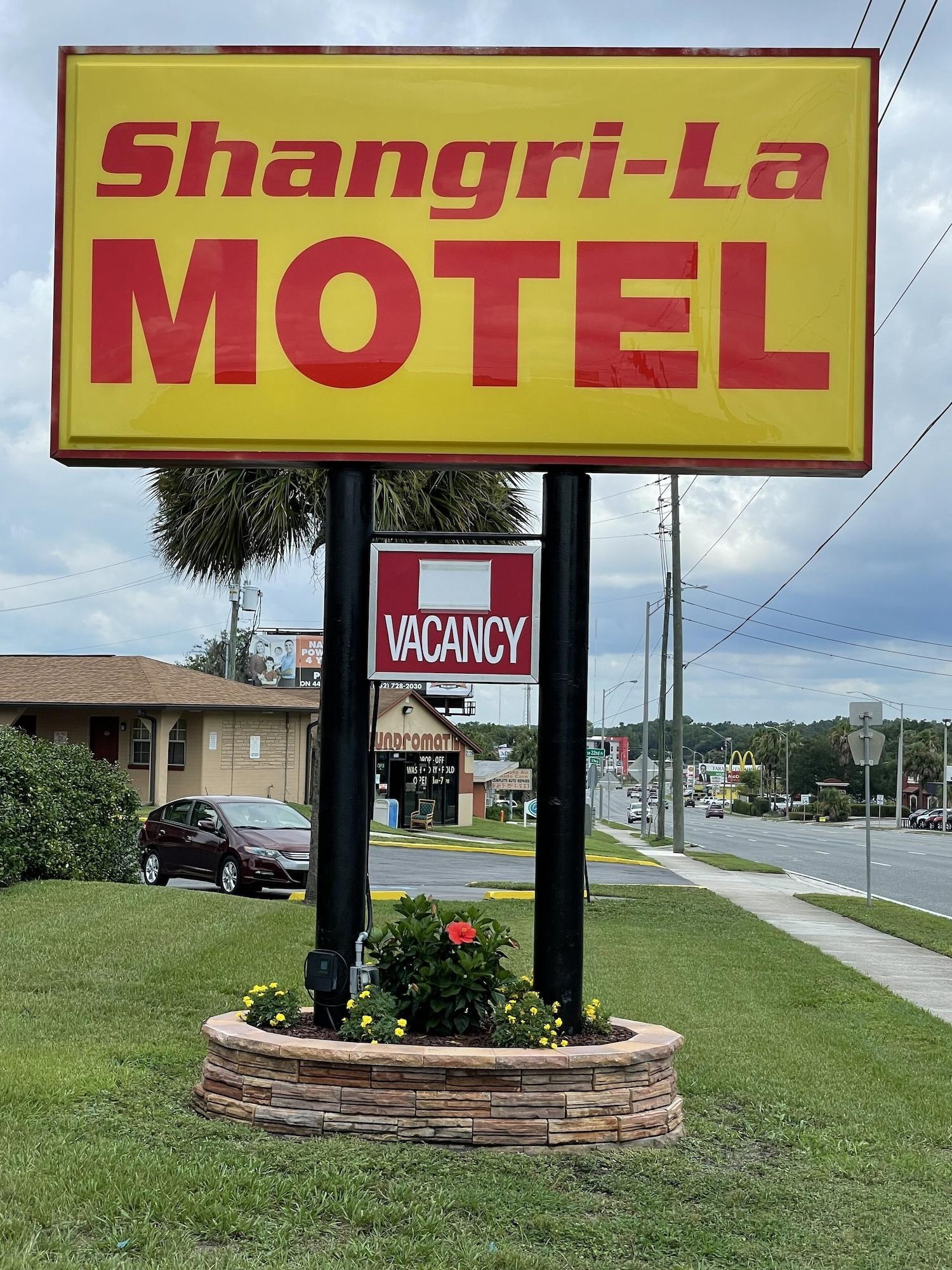 Varios Shangri La Motel