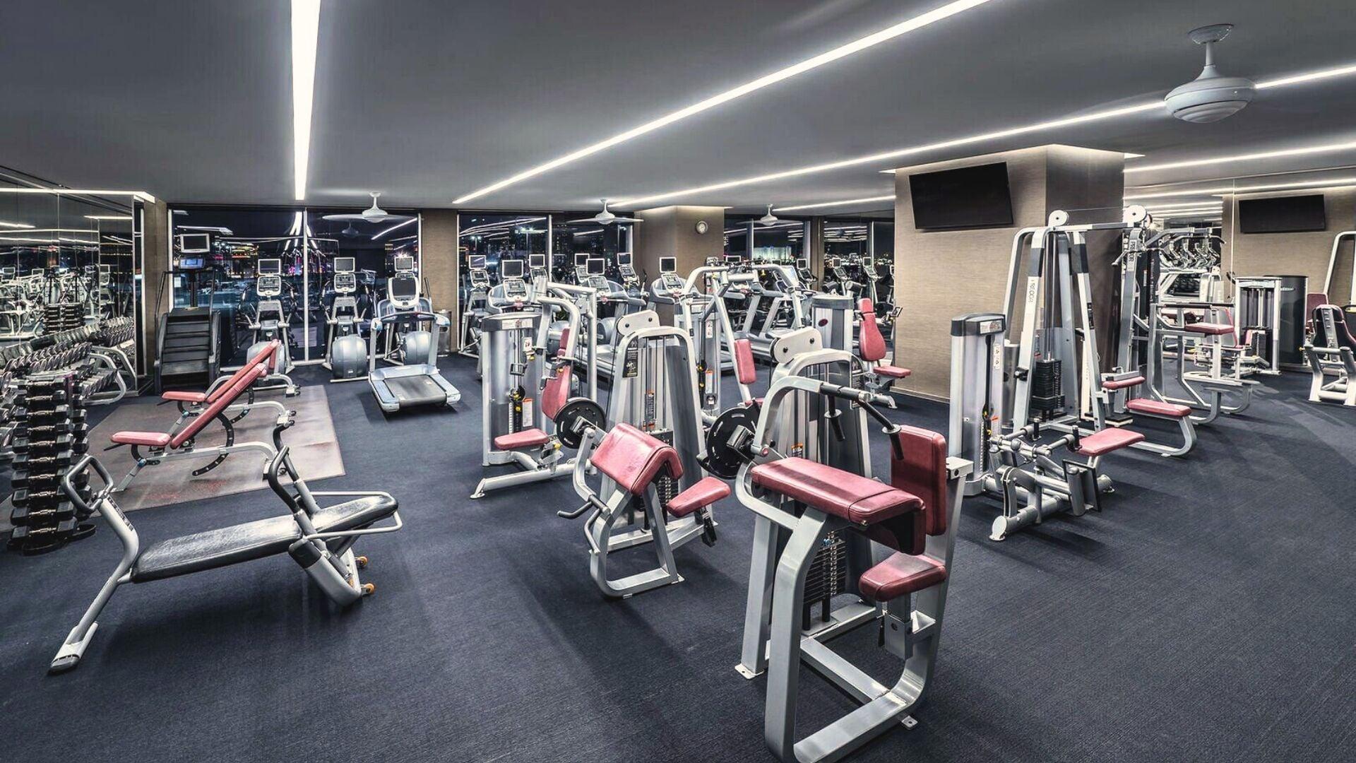 Gimnasio One Bedroom | 1.5 Baths & Living Room | Jet Tub – Palms Place StripSuite