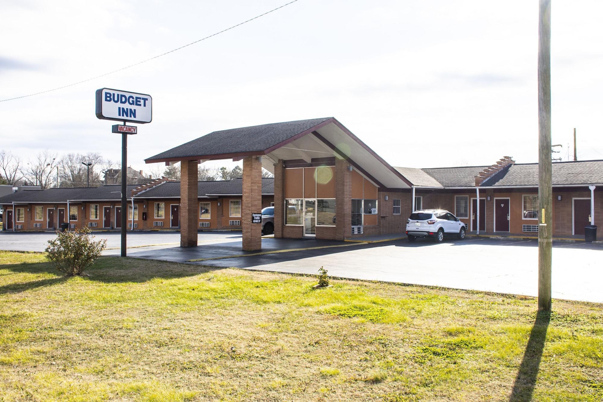 Vista Exterior Budget Inn Carthage