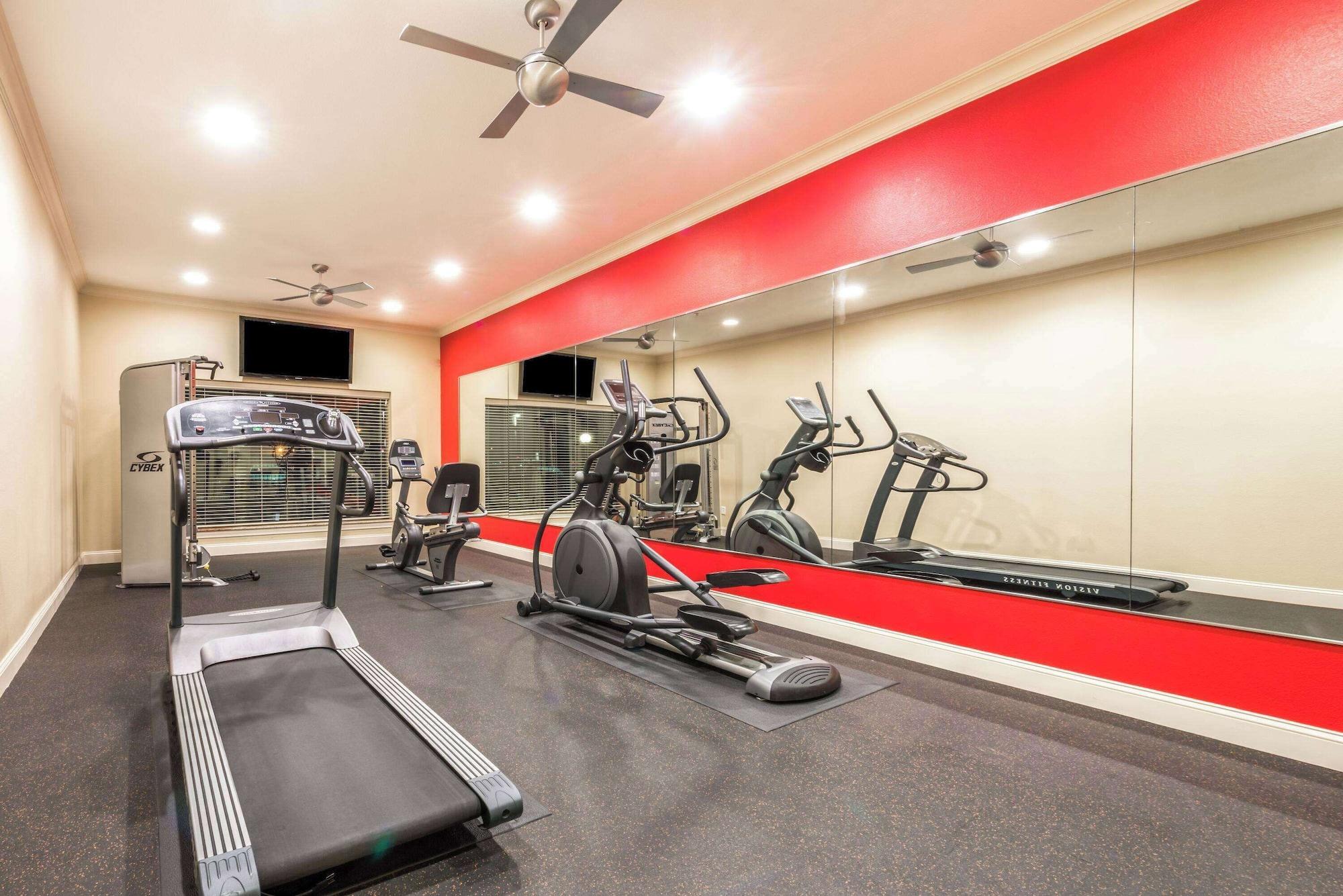 Gimnasio Ramada by Wyndham College Station