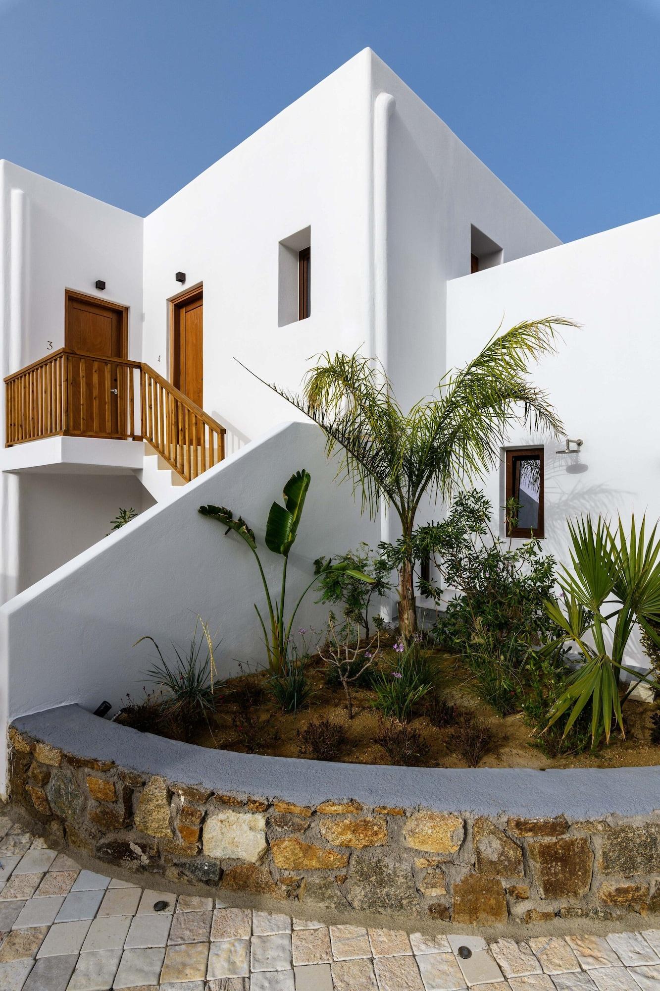 Vista Exterior Charisma Hotel and Wellness Suites