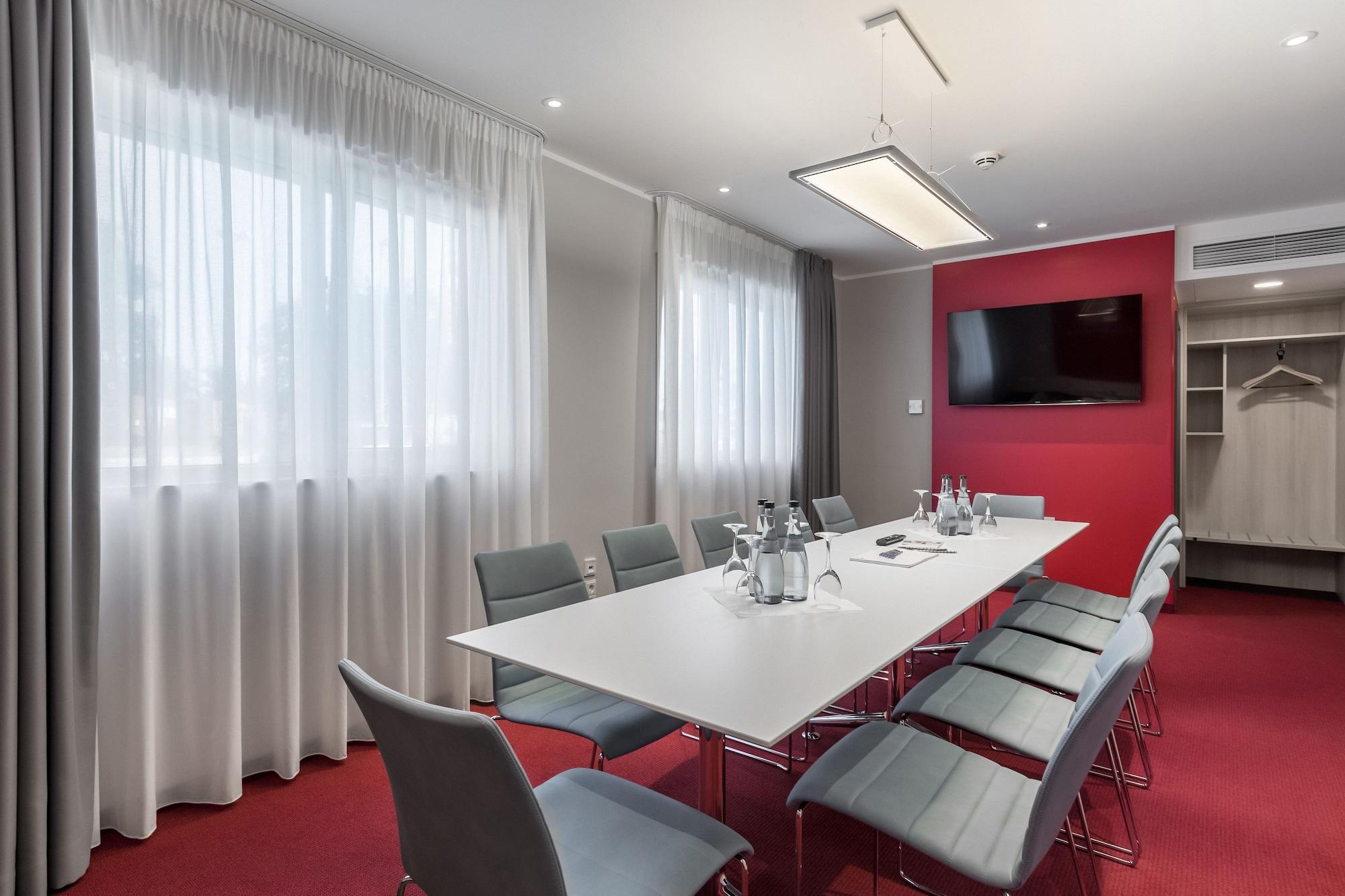 Centro de Negocios Serways Hotel Steigerwald