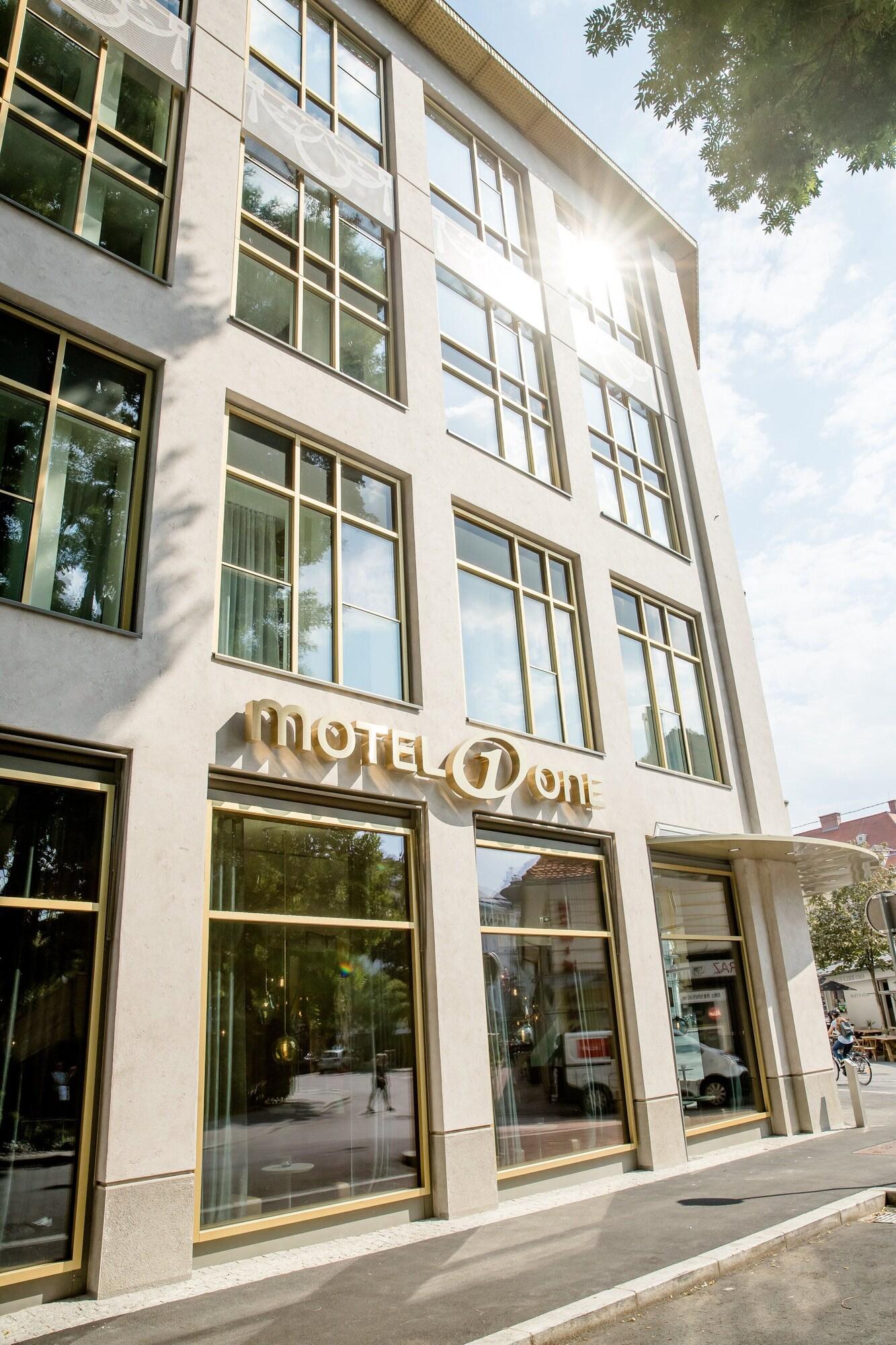 Vista Exterior Motel One Graz