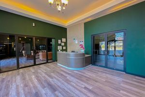 Alquiler Vacacional - McCormick Place luxurious 5 bed/3 bath HUGE Suite for groups