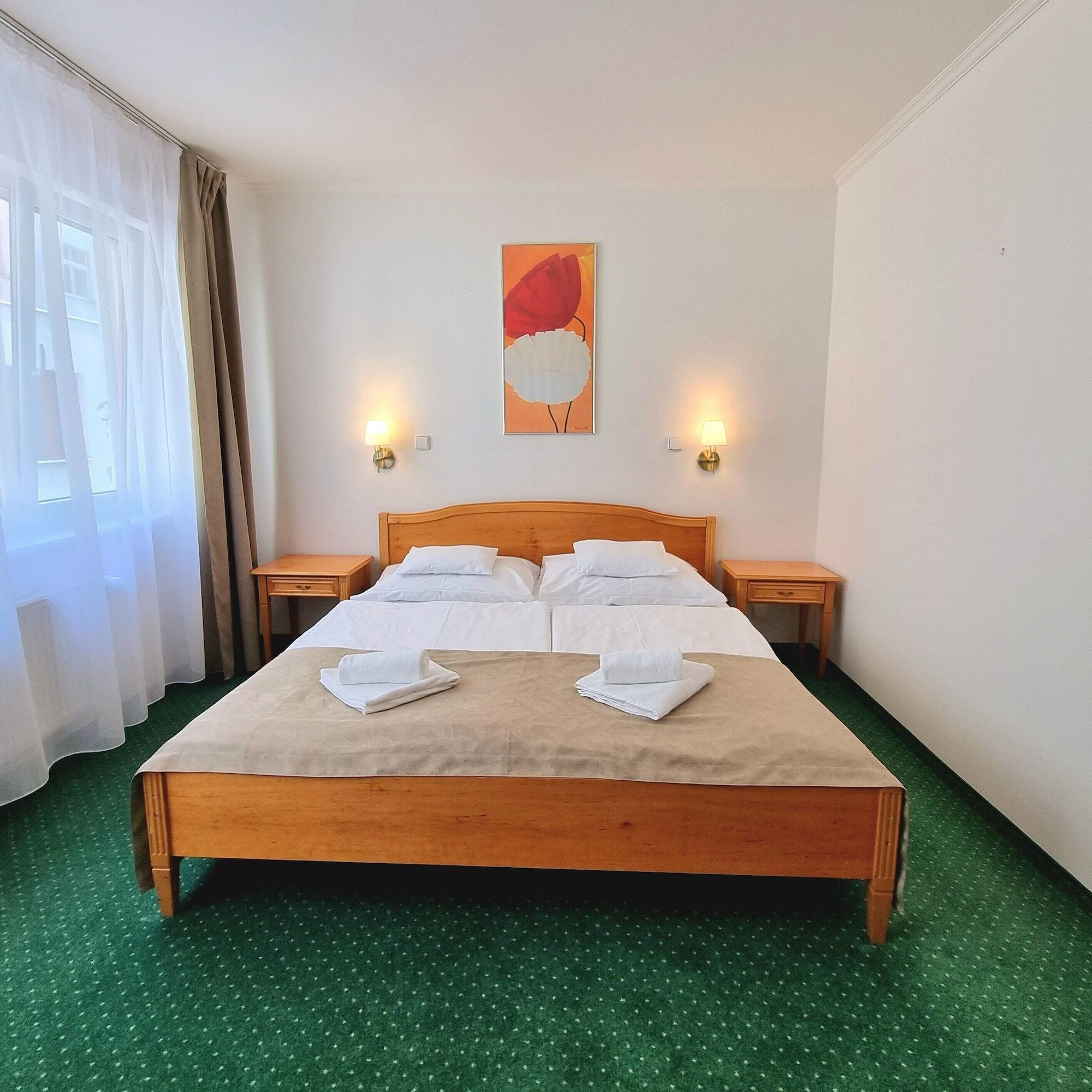 Varios Hotel Claris
