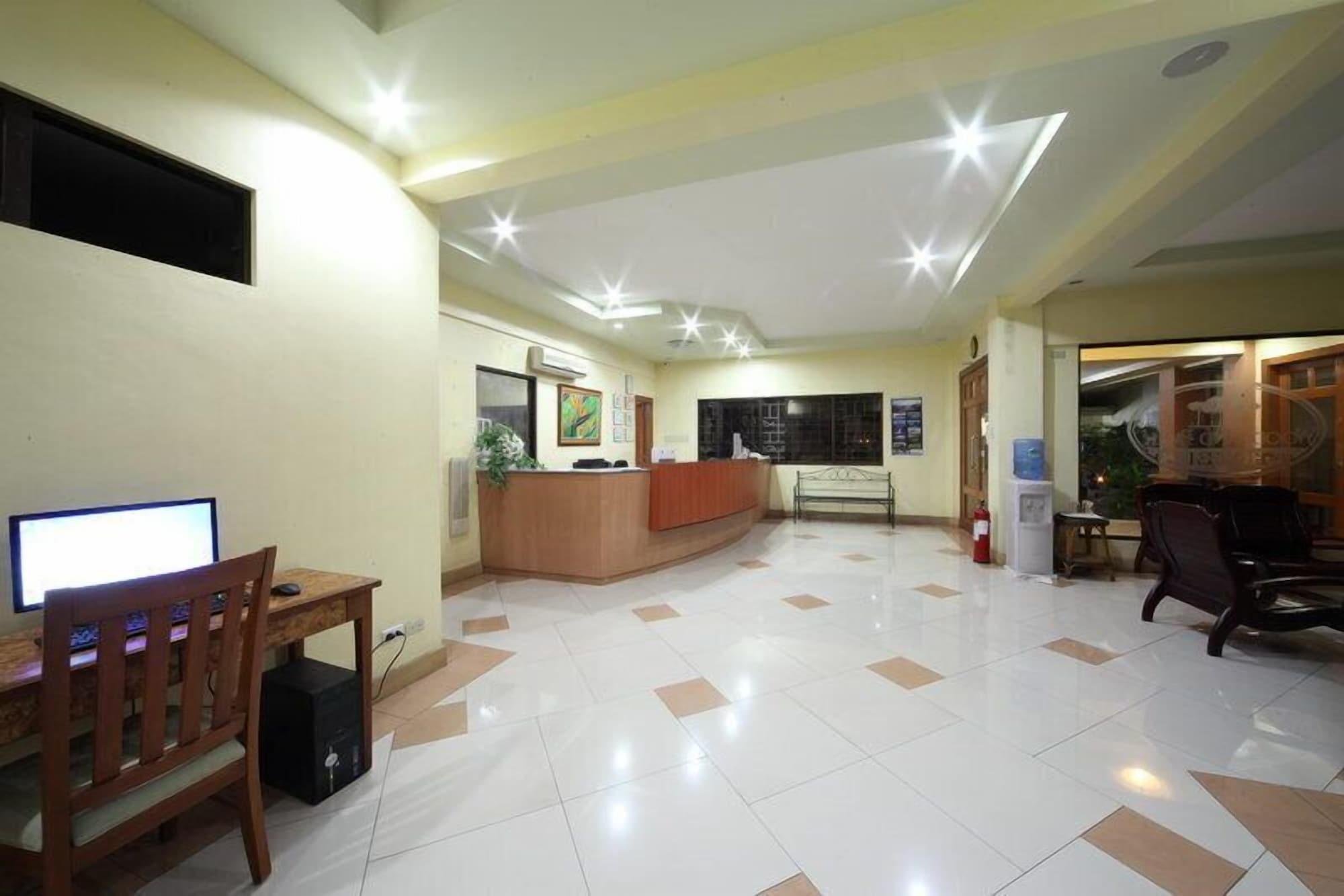Vista Lobby Woodland Hotel