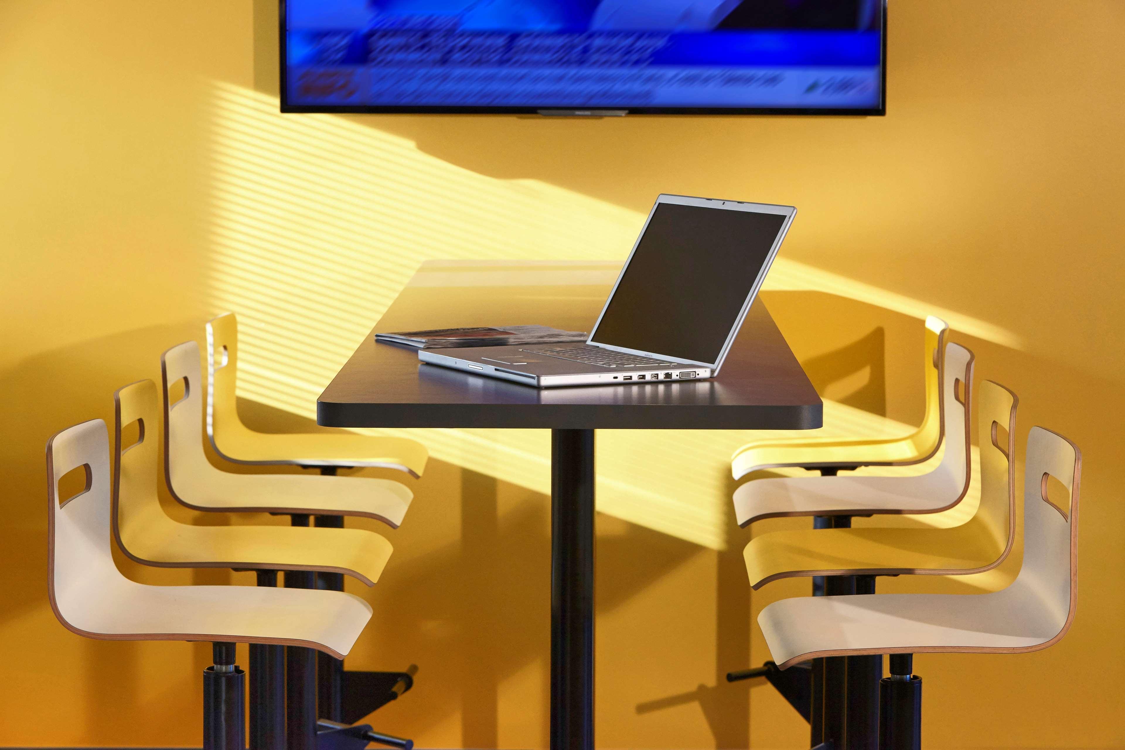 Bar/Salón Premiere Classe MLV - Bussy Saint Georges