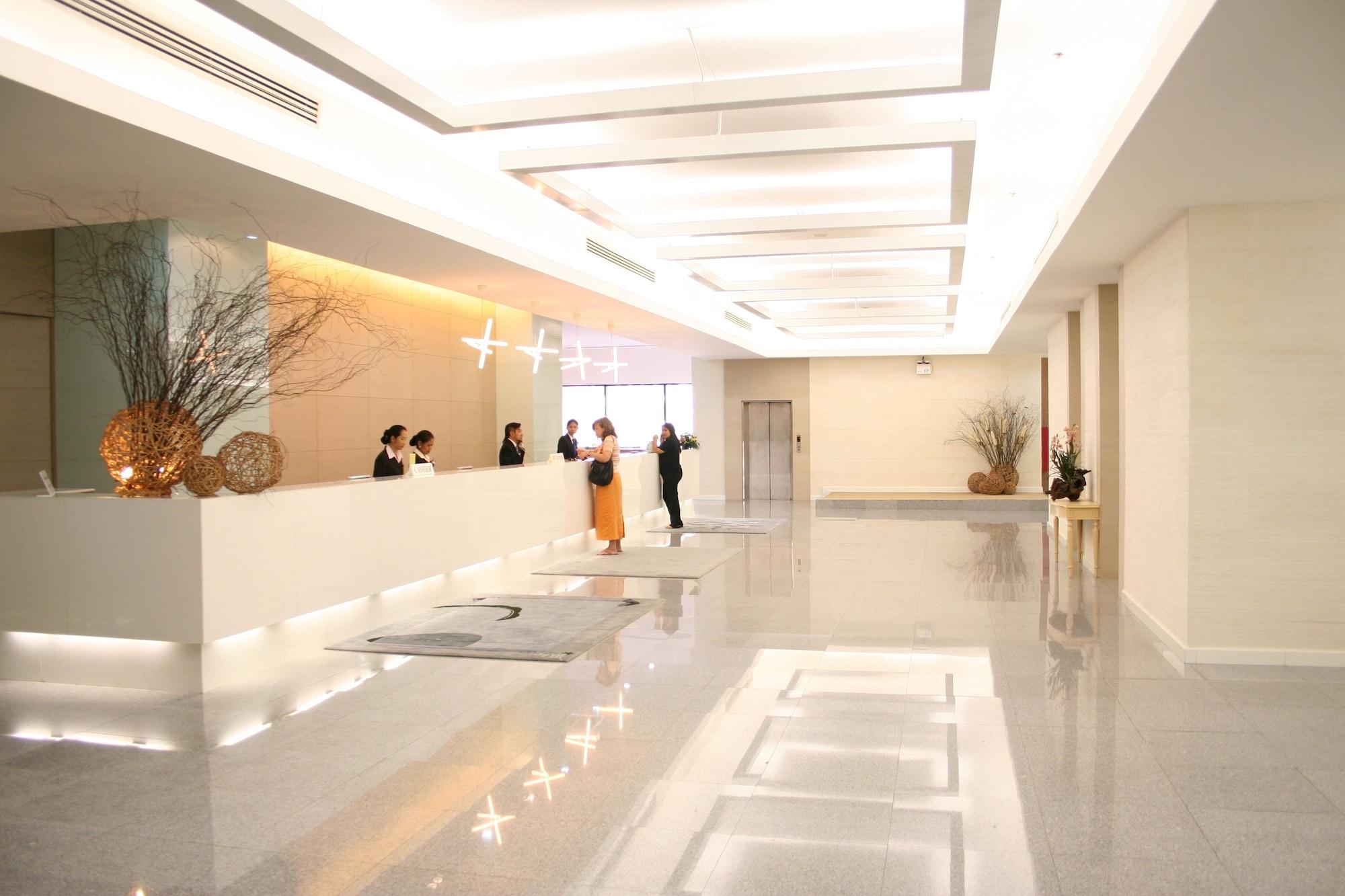 Vista Lobby Baiyoke Suite Hotel