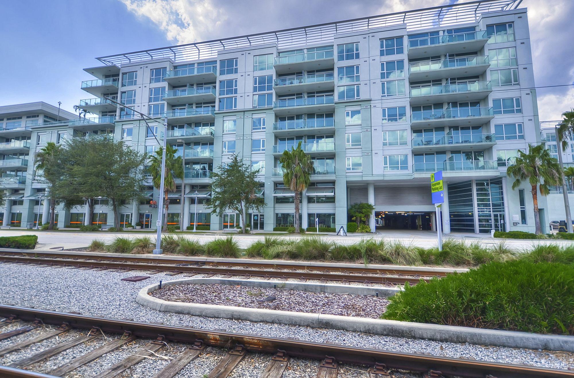 Exterior View NEW Two bedroom condo in Channelside Tam