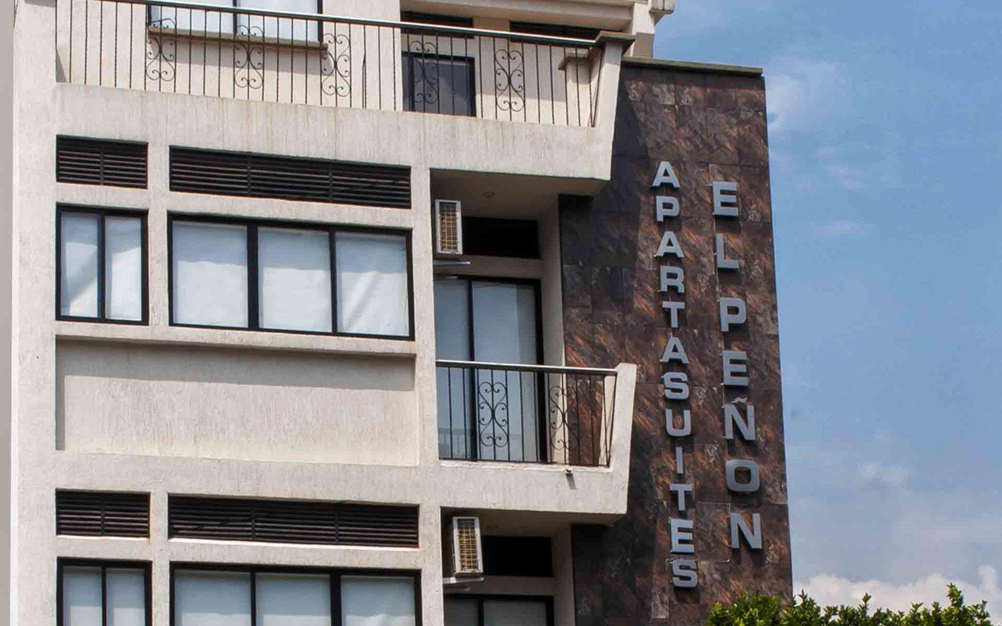 Vista Exterior Aparta Suites El Peñón