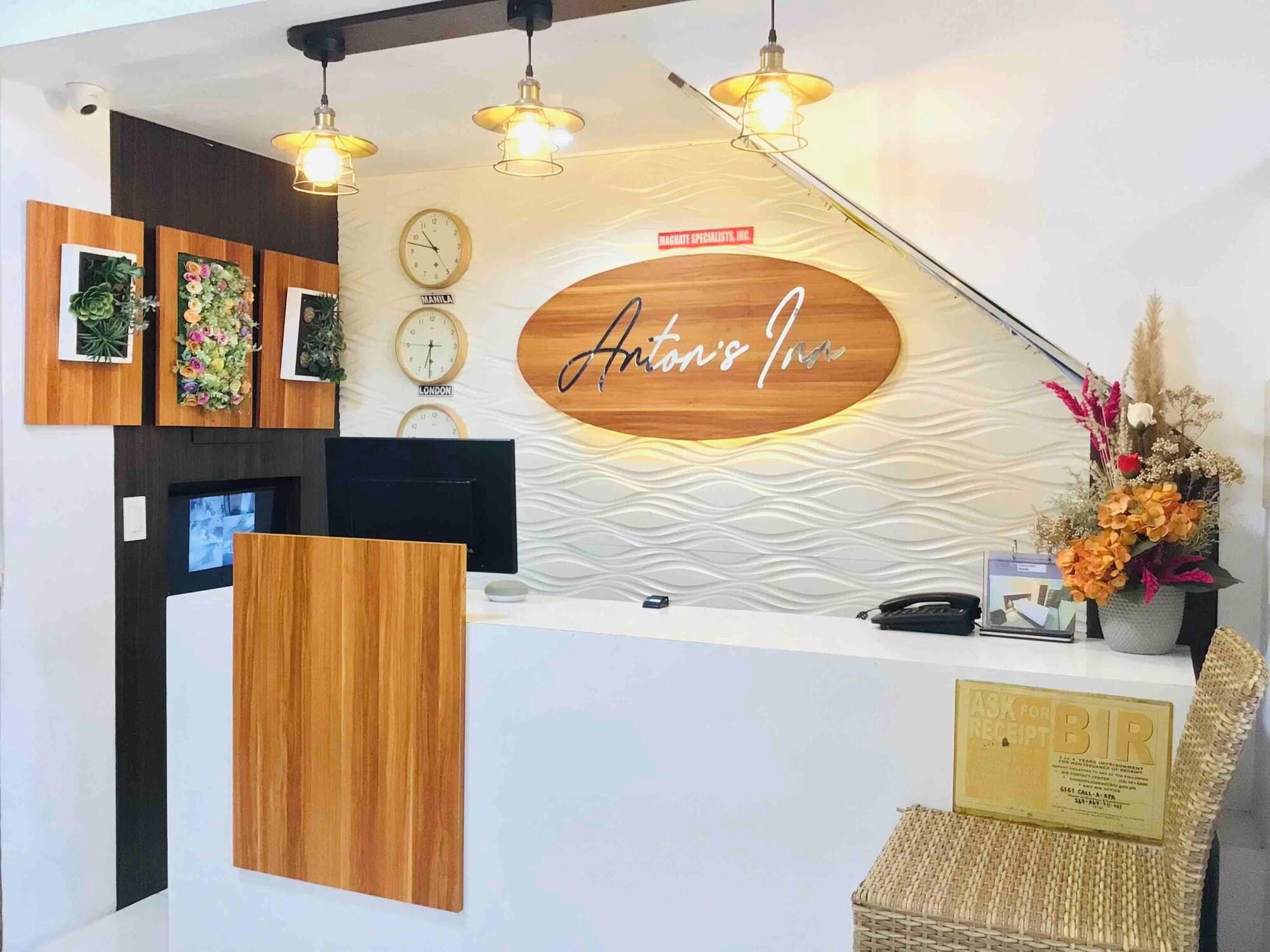 Varios Anton's Inn Hotel