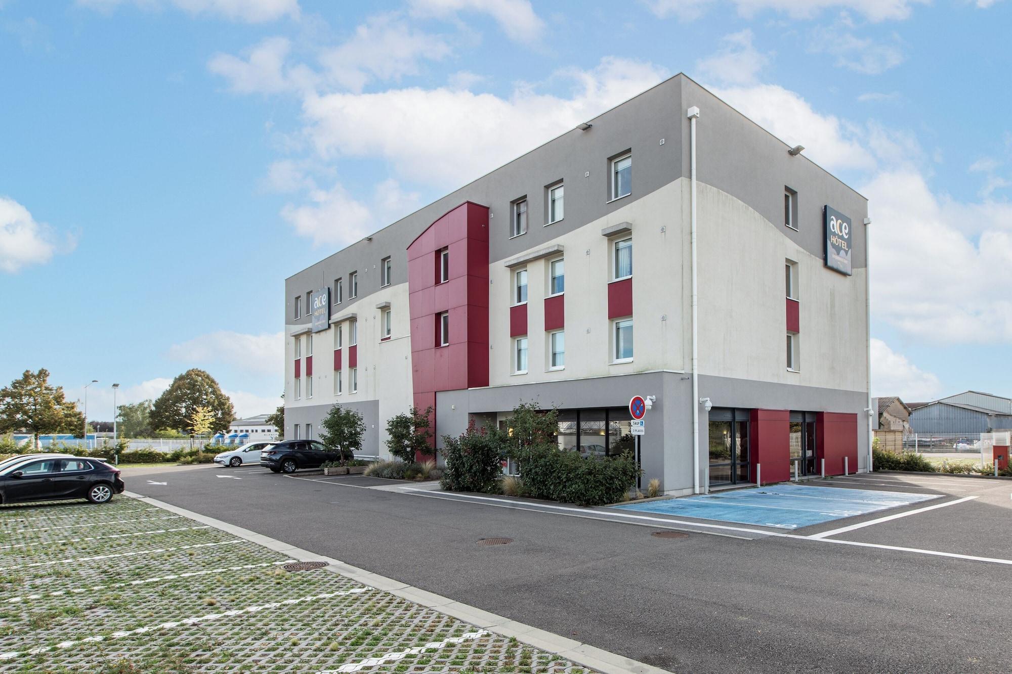 Vista Exterior ACE Hôtel Chartres
