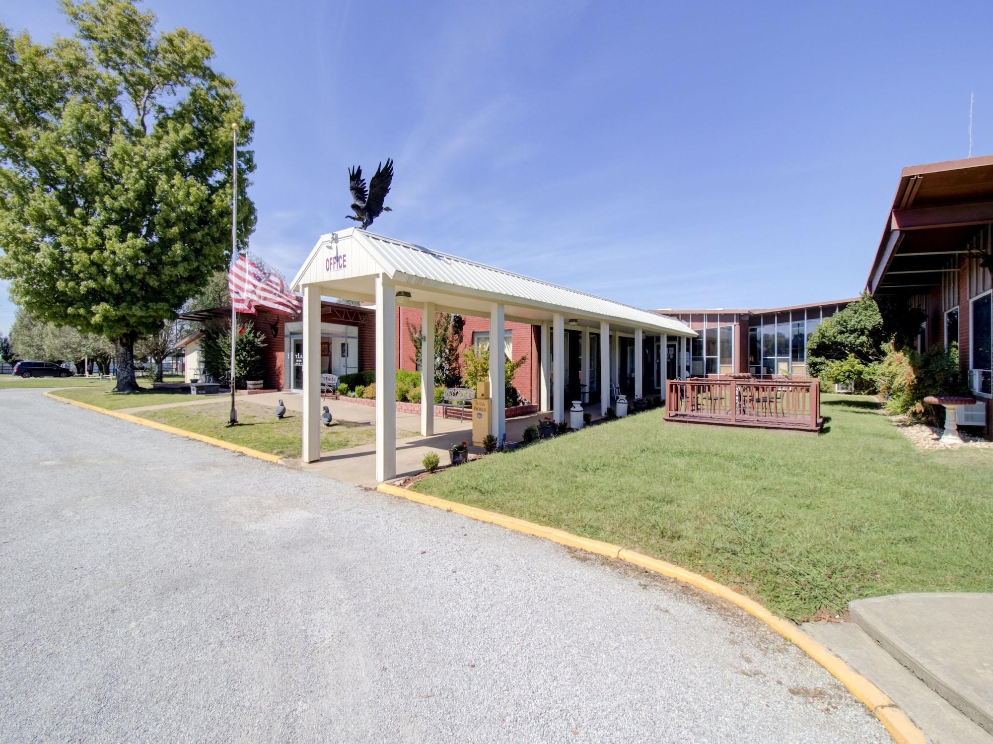 Vista Exterior OYO Hotel Drumright I-44 OK