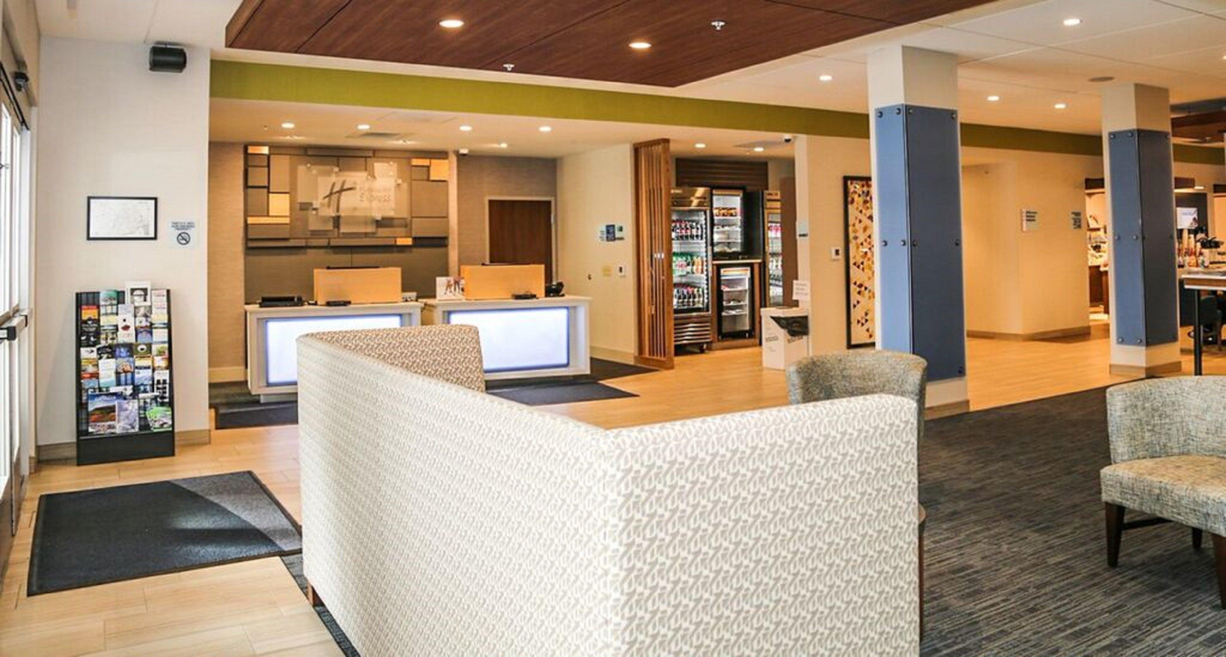 Vista Exterior Holiday Inn Express & Suites Kingston-Ulster