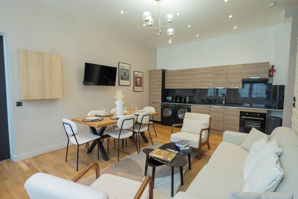 Varios Superb Apartment in the Center of Paris