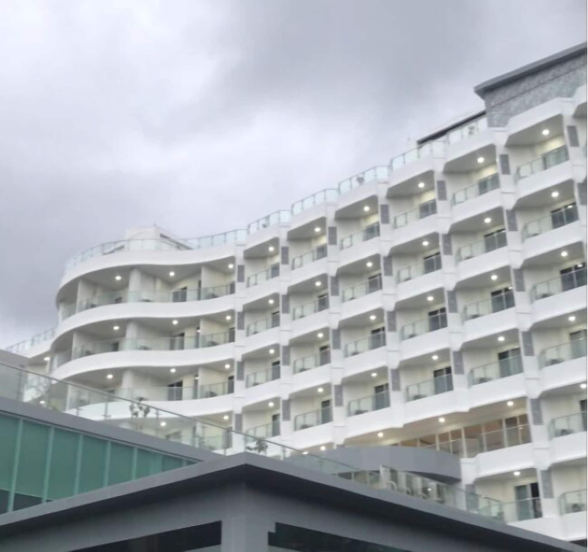 Vista Exterior Labersa Hotel & Convention Center Samosir