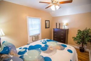 Alquiler Vacacional - Pet Friendly Cottage located between Old Colorado City and Downtown!