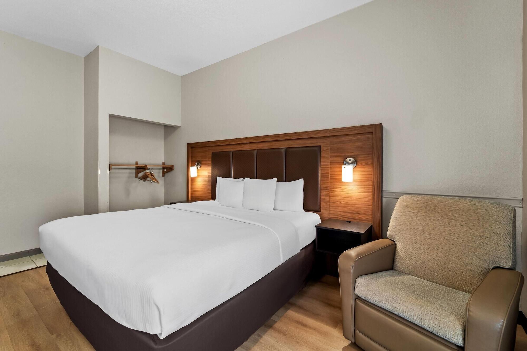 Habitación Days Inn & Suites by Wyndham Fort Myers Near JetBlue Park