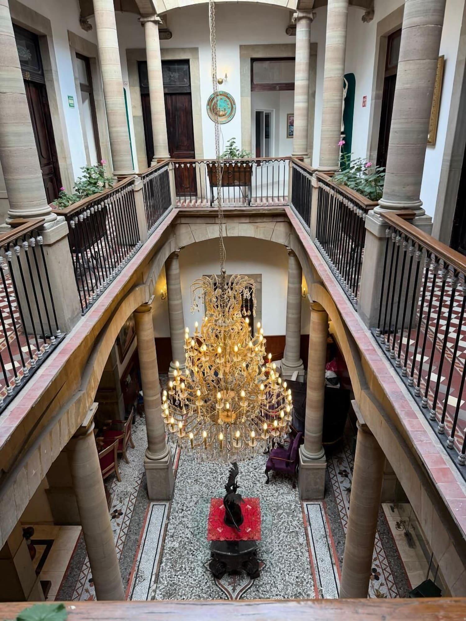 Vista Lobby Hotel Luna