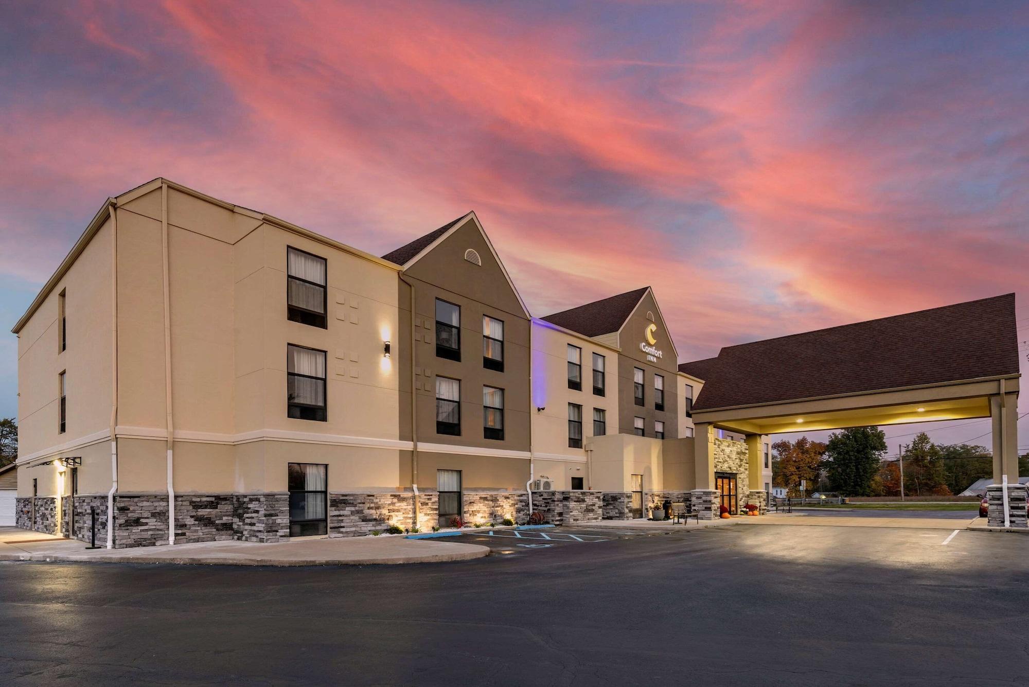 Vista Exterior Comfort Inn Madison near Clifty Falls