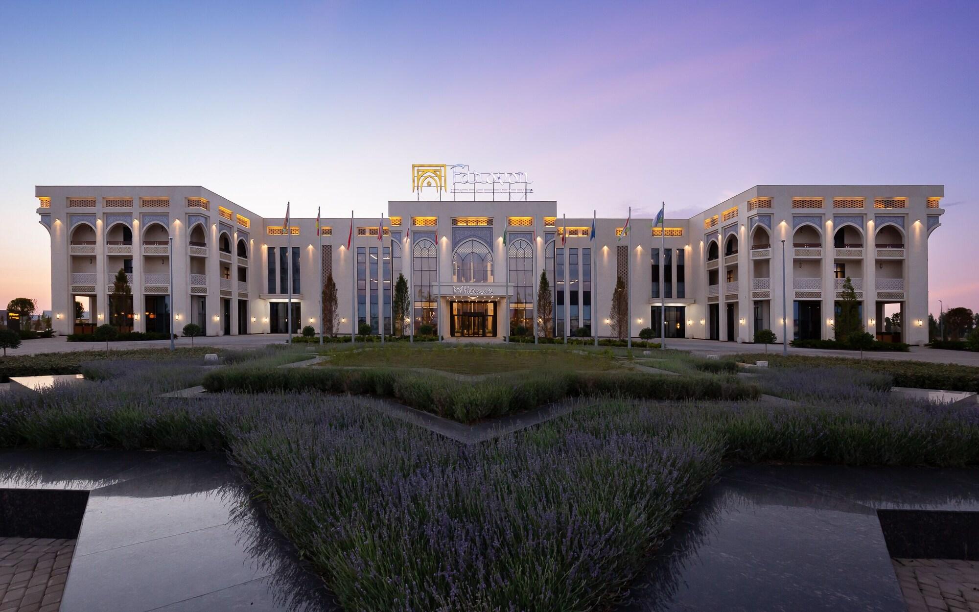 Vista Exterior Farovon Khiva