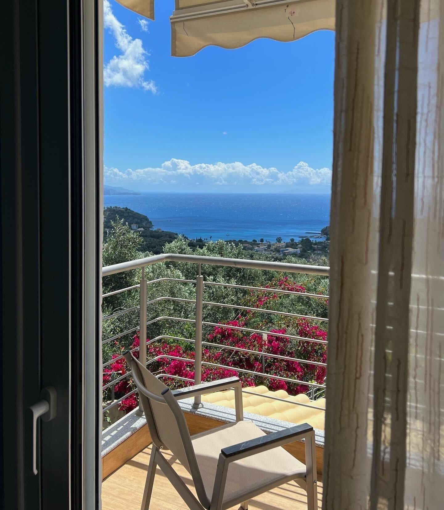 Varios Villa Thomas Nakas