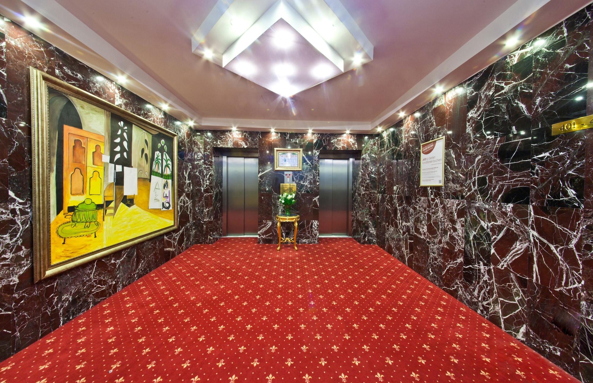 Varios Hotel Excelsior