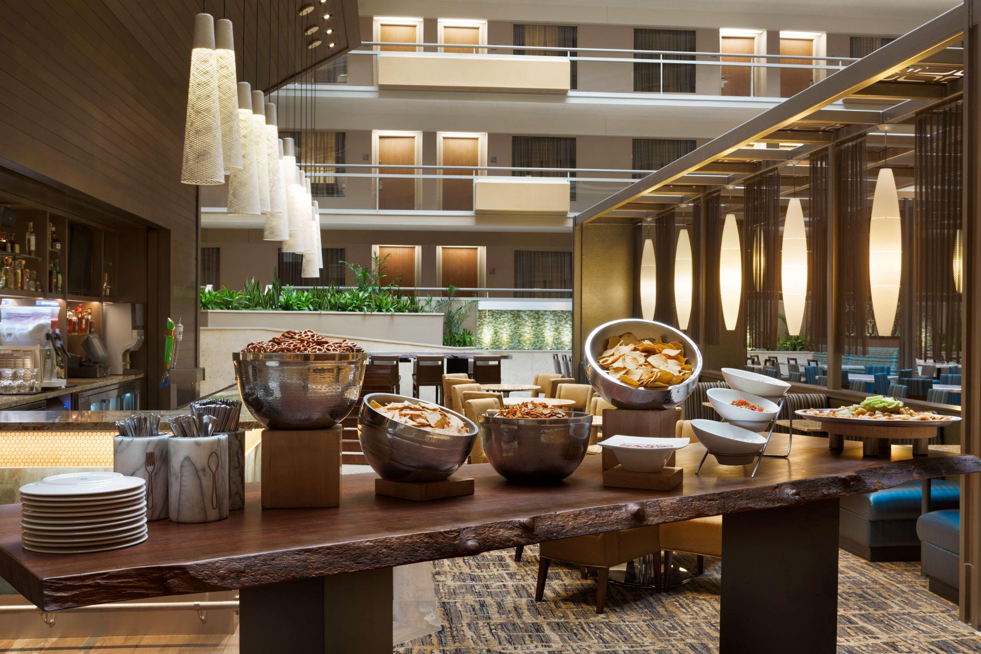 Restaurant Embassy Suites by Hilton San Antonio Airport