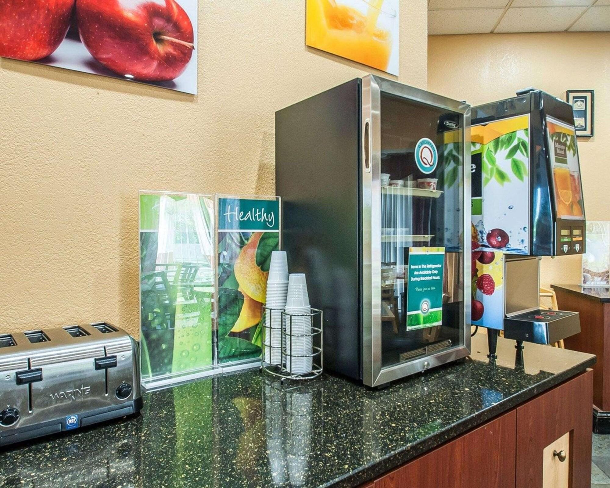Restaurant Quality Inn & Suites Kansas City I-435N Near Sports Complex
