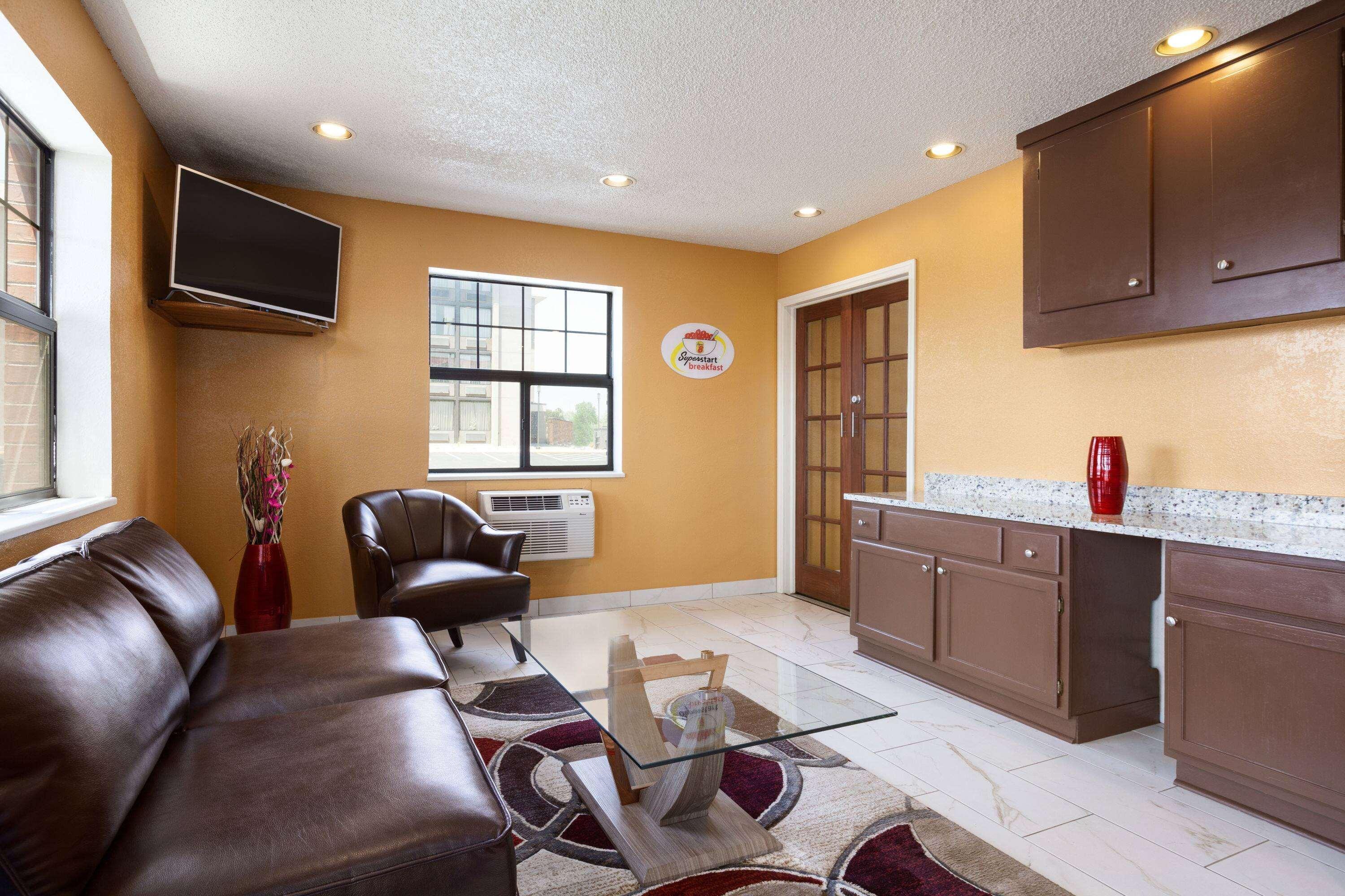 Vista Lobby Super 8 by Wyndham Colorado Springs/Afa Area