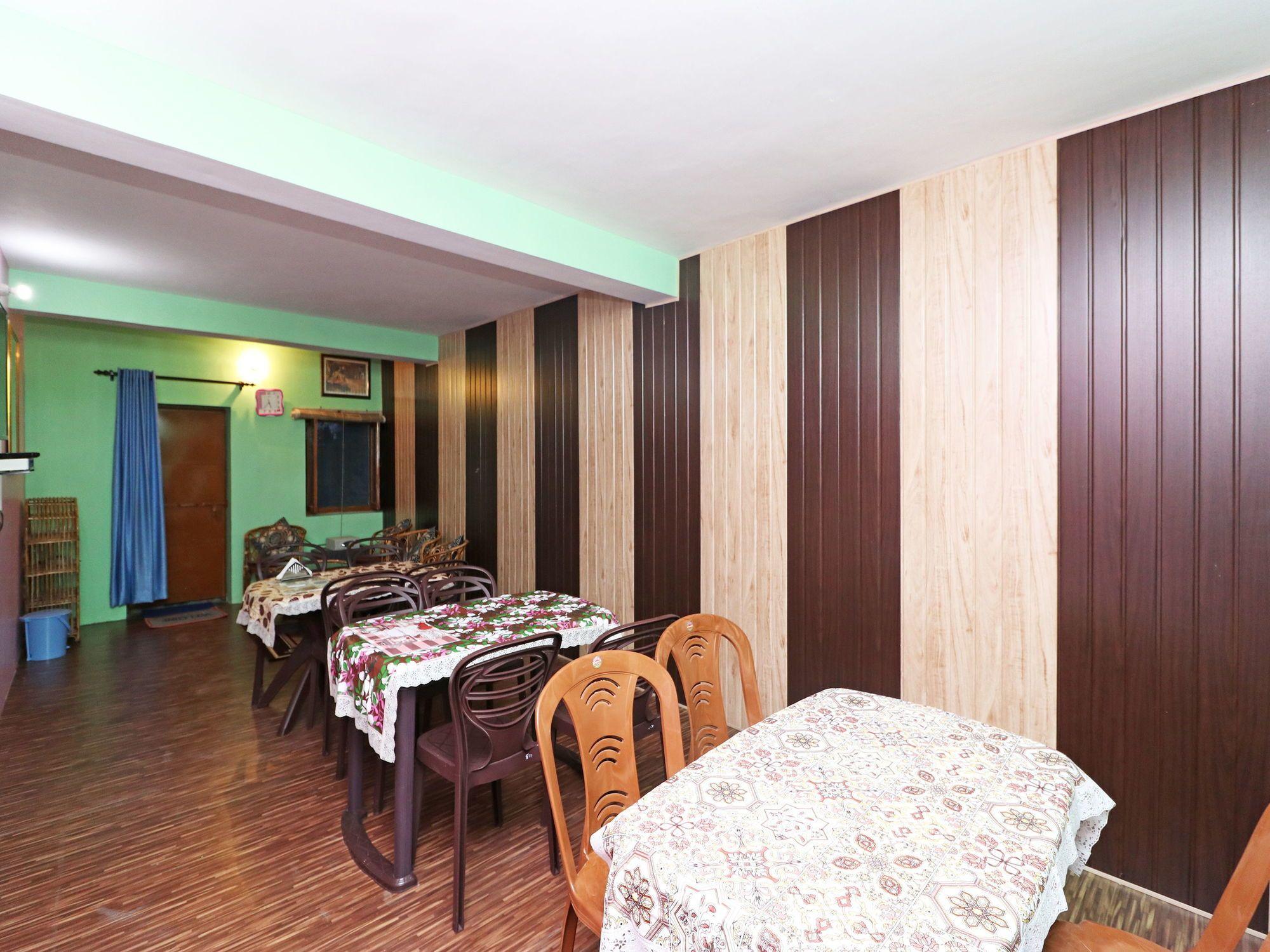 Restaurante OYO Home 10196 4BHK Villa Raghav Heritage Mukteshwar