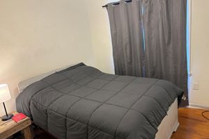 Alquiler Vacacional - 3-bedroom house in adorable Higginsville with pool within walking distance.