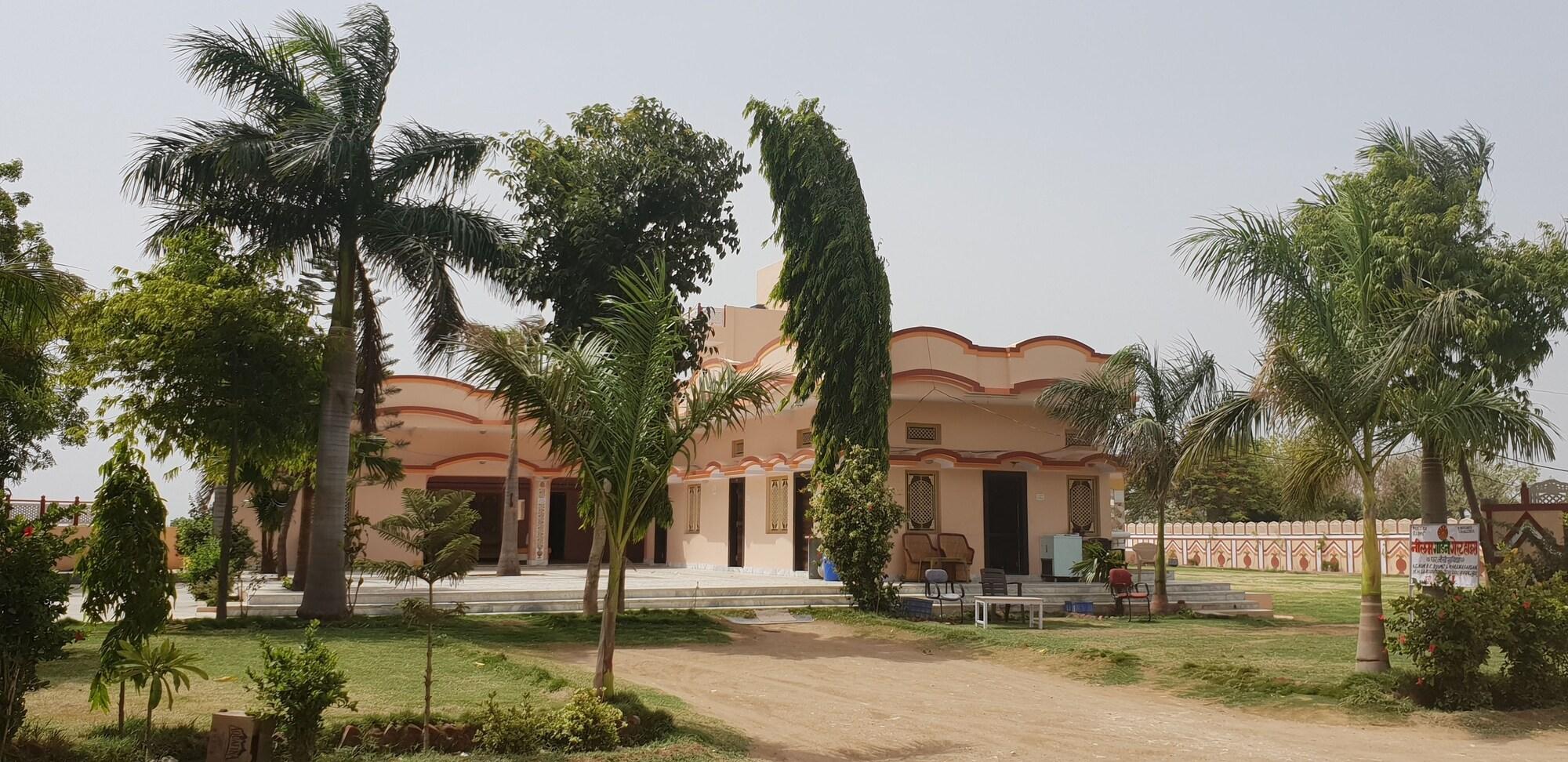 Vista Exterior Ishwar Nain Hotel