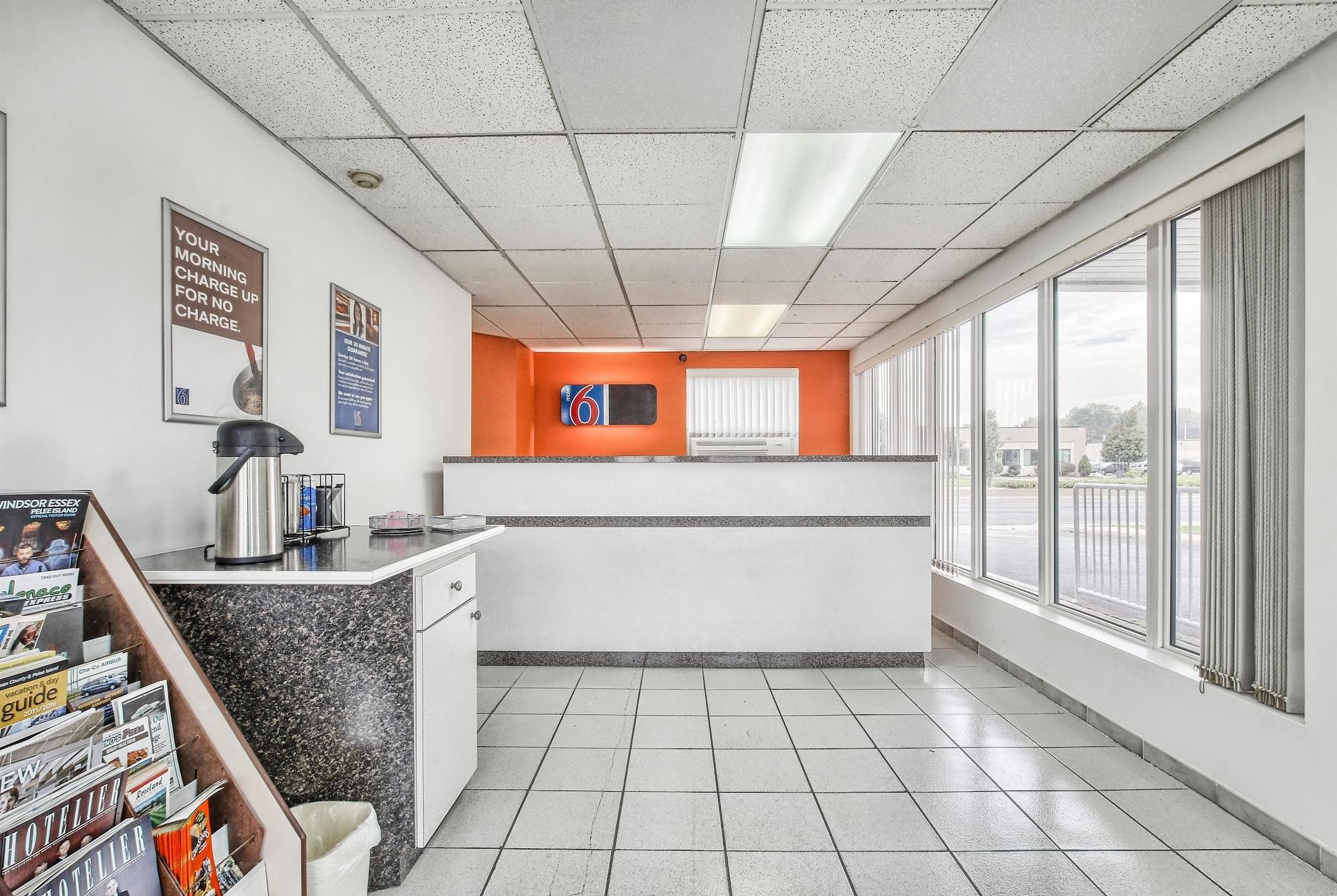 Bar/Salón Motel 6 Windsor, ON