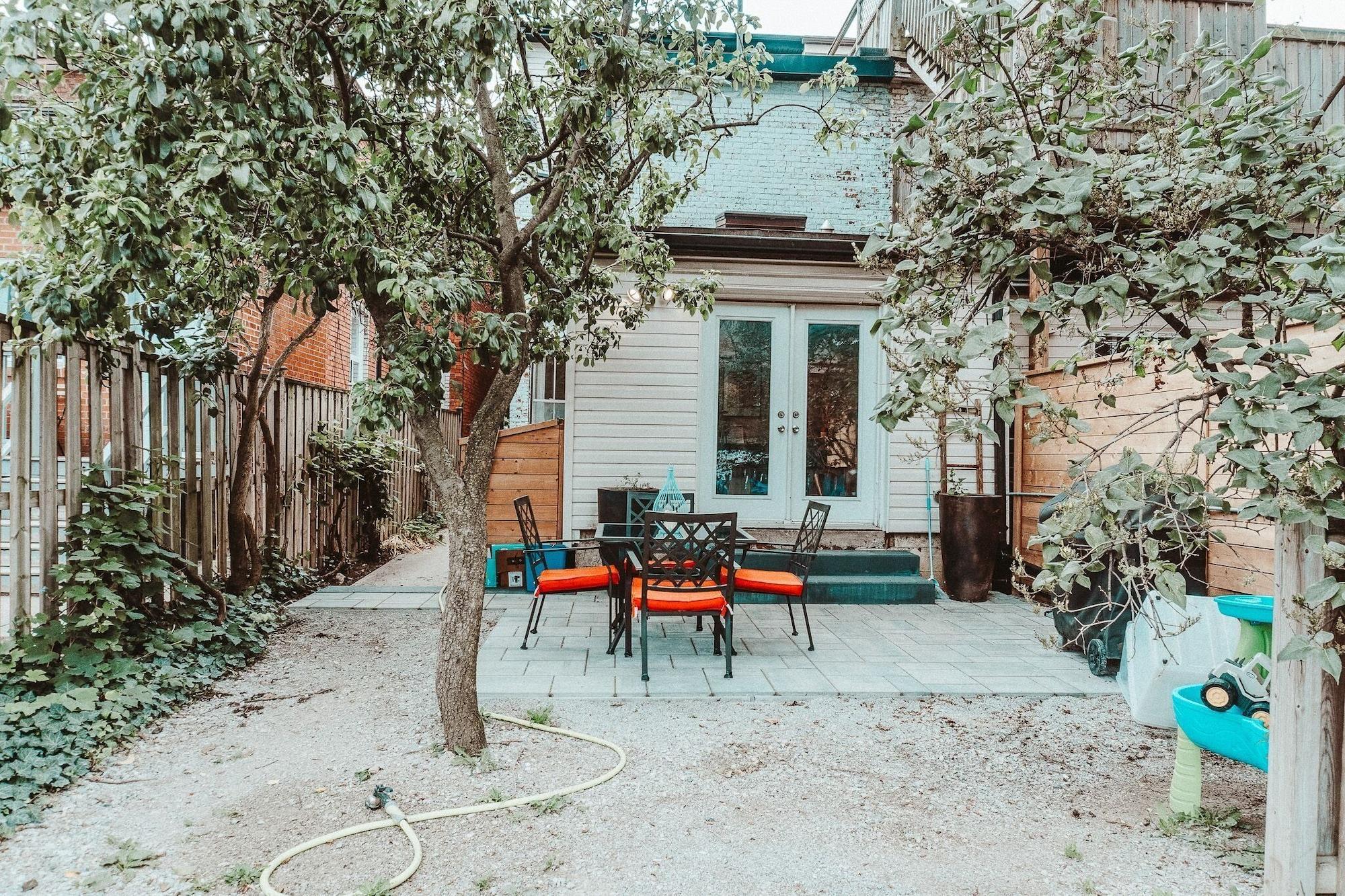 Restaurant Charming Family House 3 Bdr with Balcony