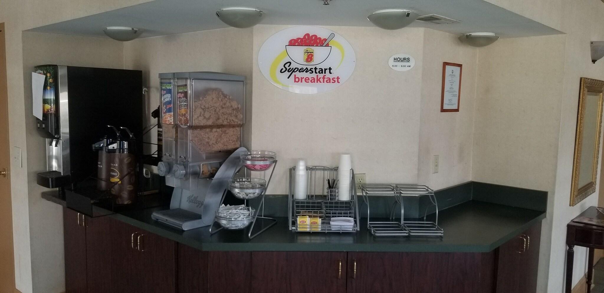 Restaurant Super 8 by Wyndham Ruther Glen Kings Dominion Area