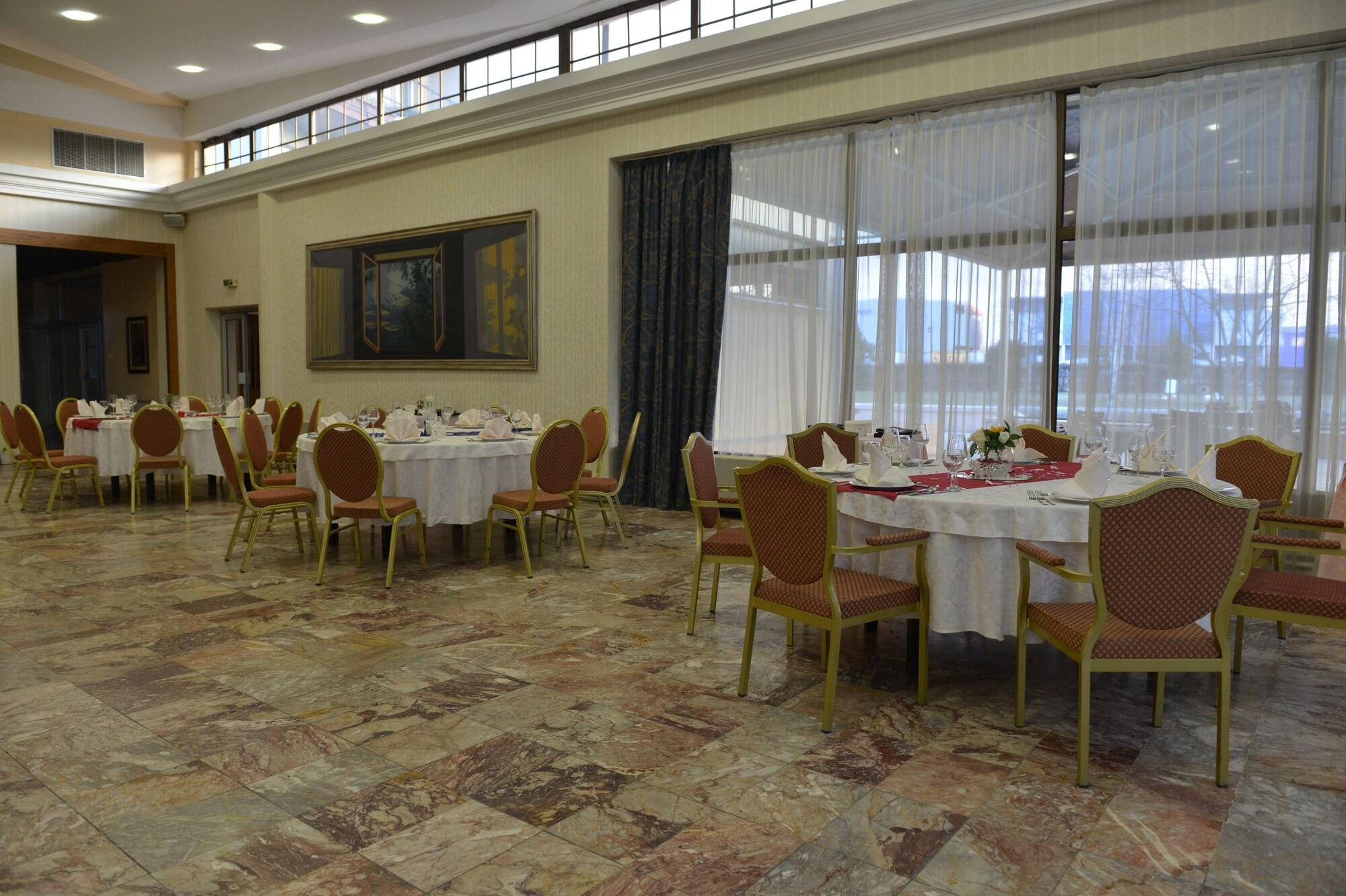 Bar/Salón Hotel Bellevue