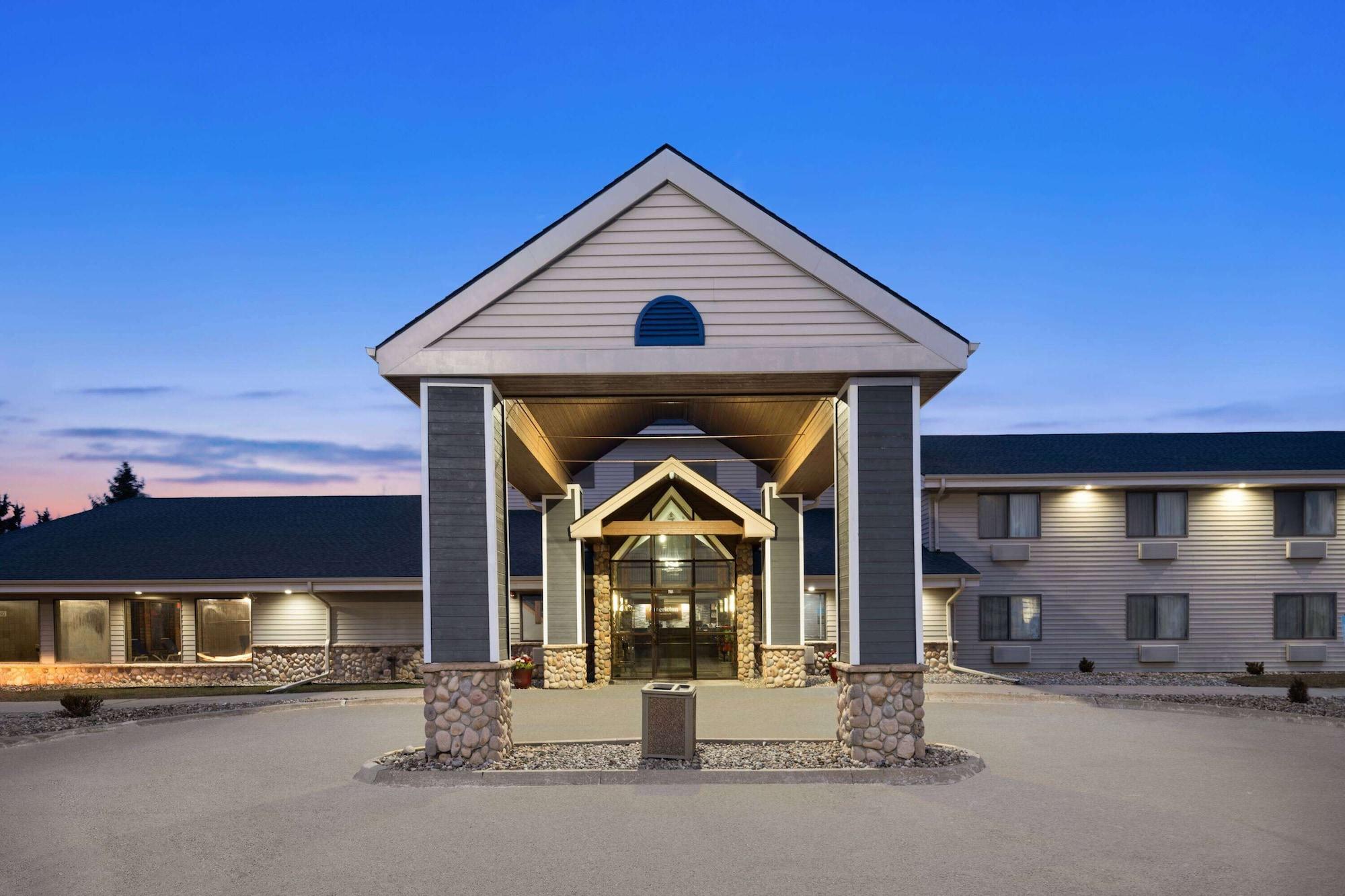 Vista Exterior AmericInn by Wyndham Stuart