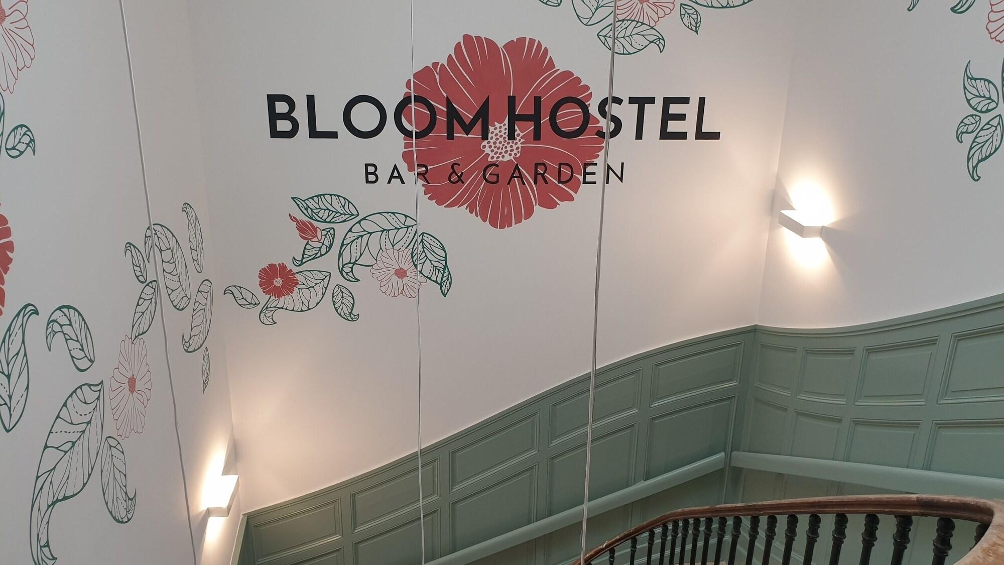 Varios Bloom Hostel Bar & Garden