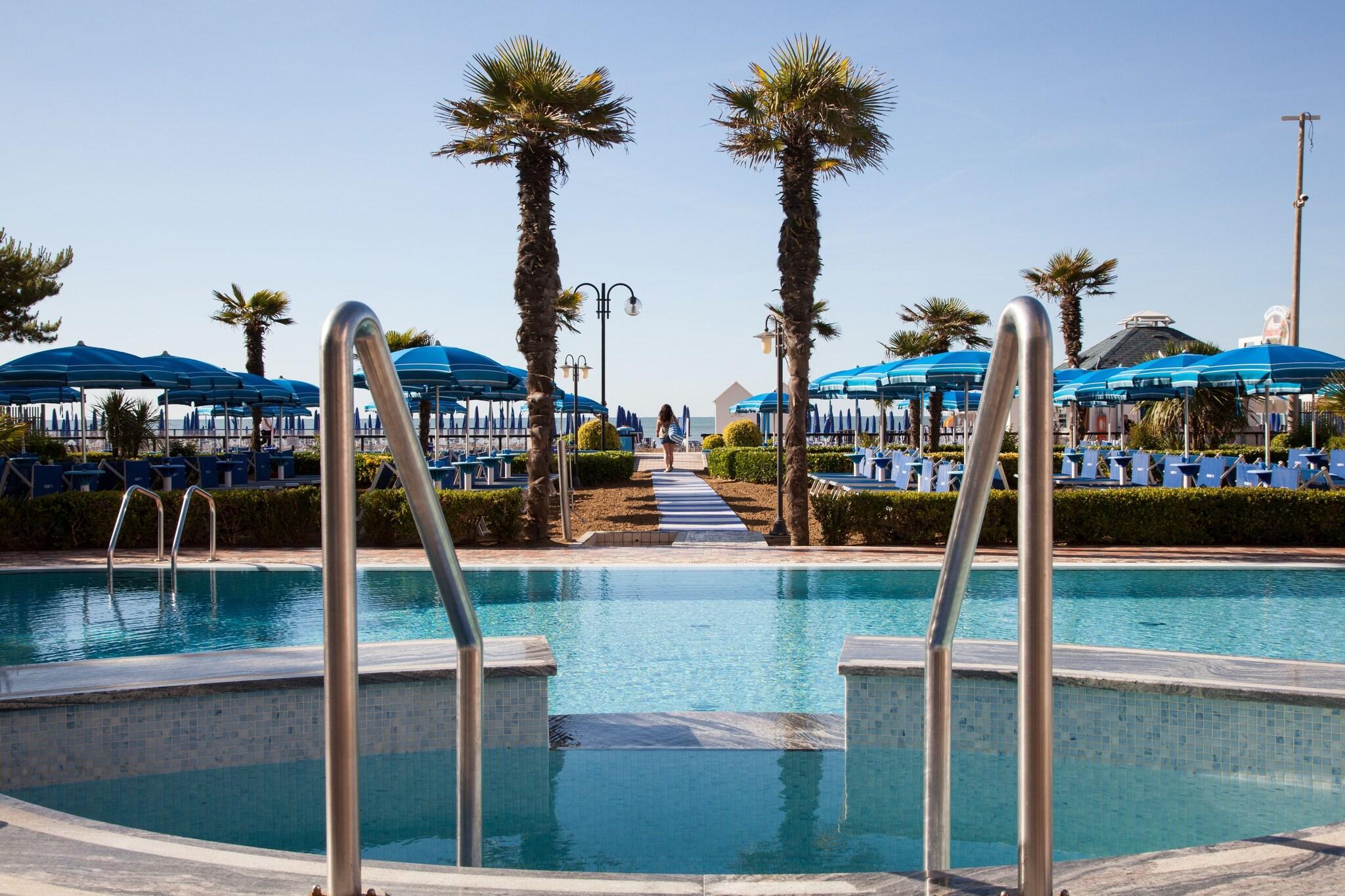 Vista Piscina Regent's Hotel