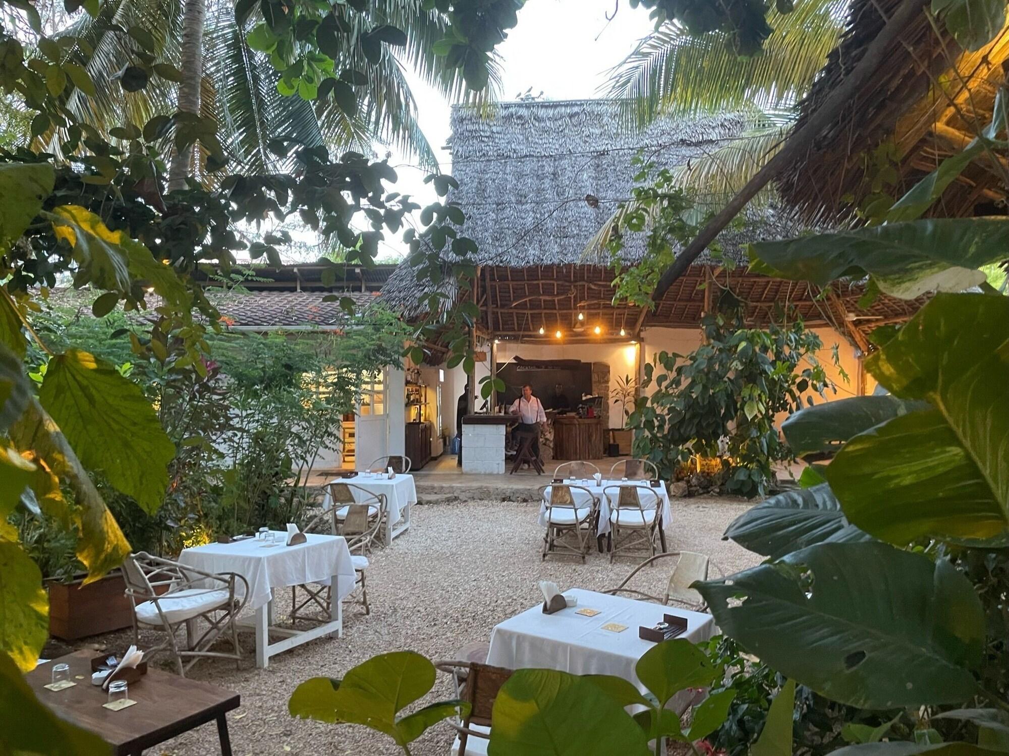 Varios Atii Garden Bungalows