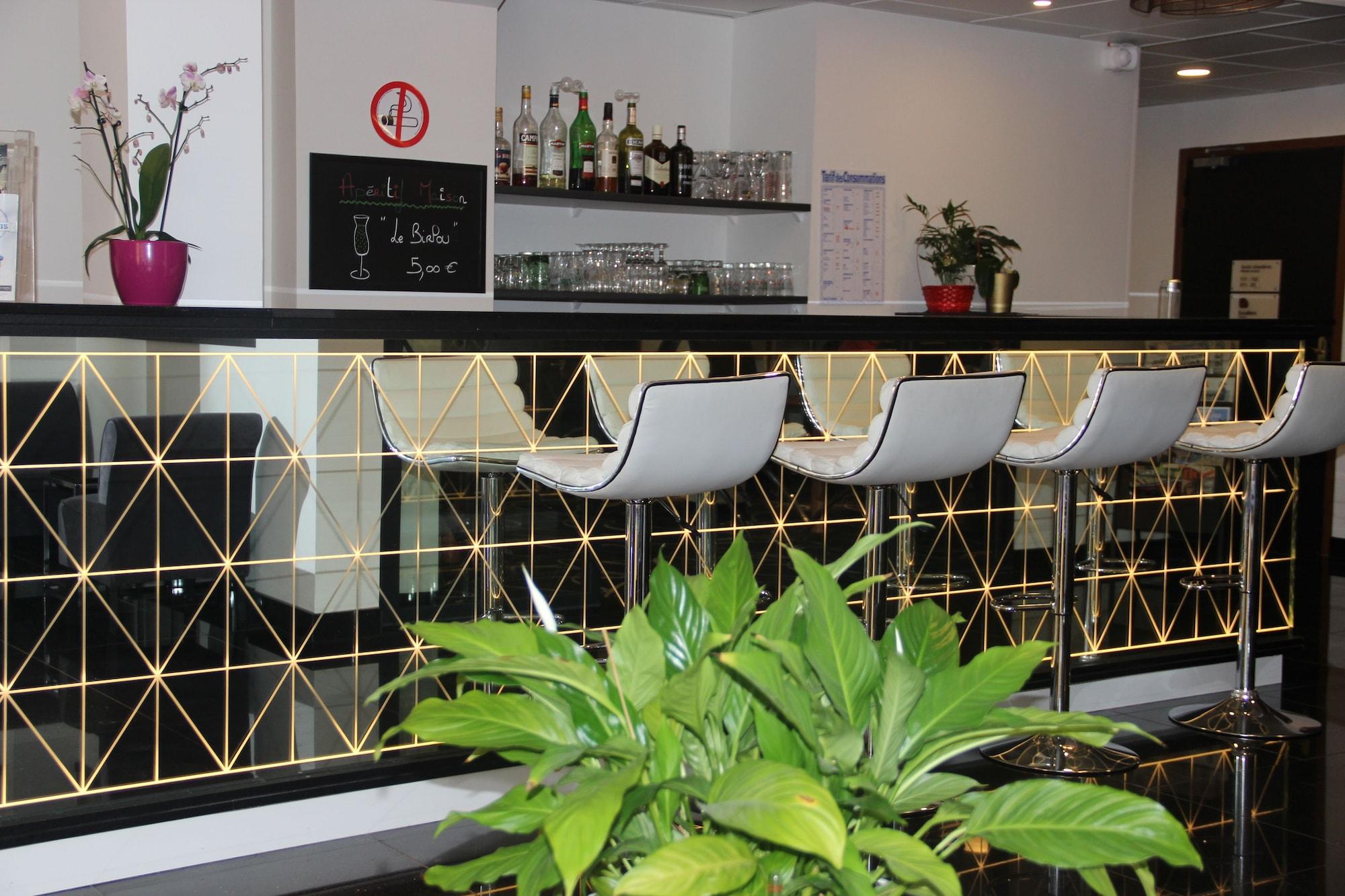 Bar/Salón Hôtel Kyriad Saint Quentin en Yvelines - Montigny