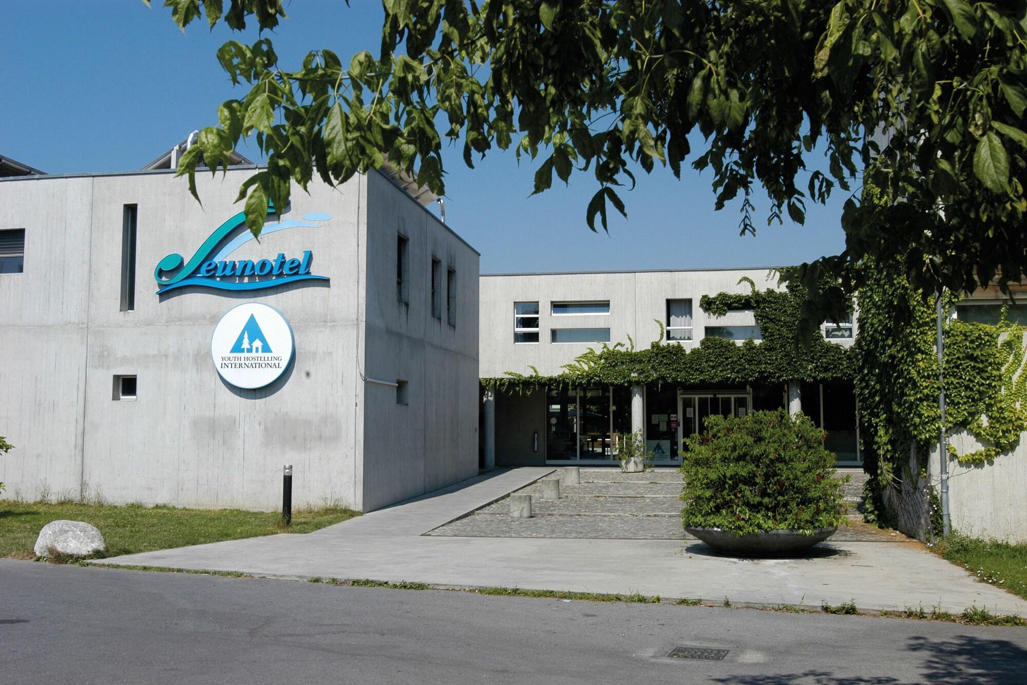 Vista Exterior Lausanne Youth Hostel Jeunotel