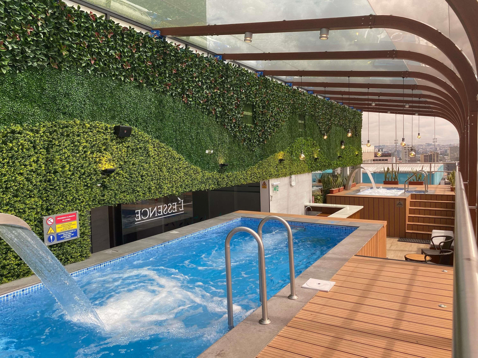 Vista Exterior Mercure Alameda Quito